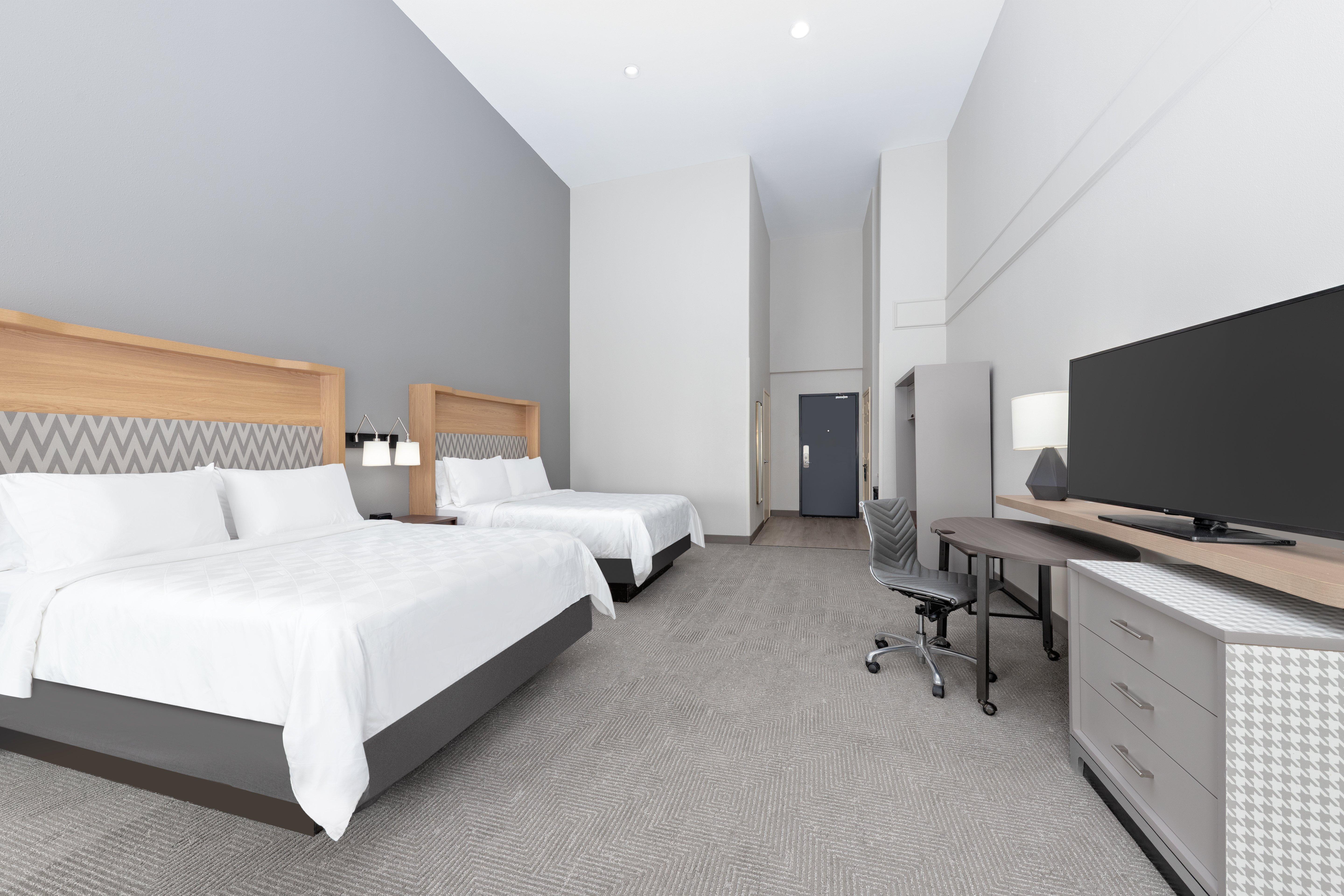 Suite Accessible King Size Bed