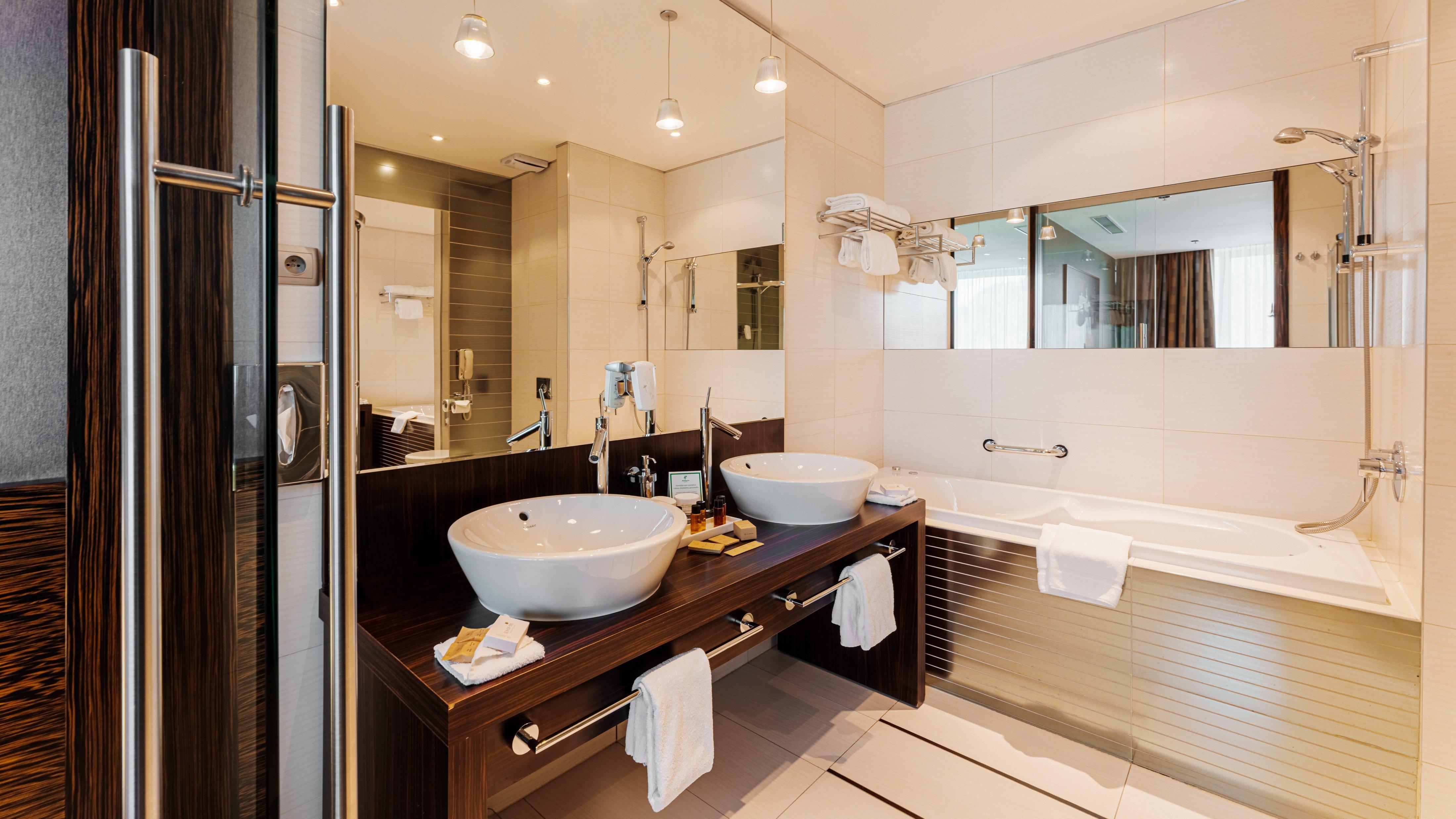 Suite City View King Bed