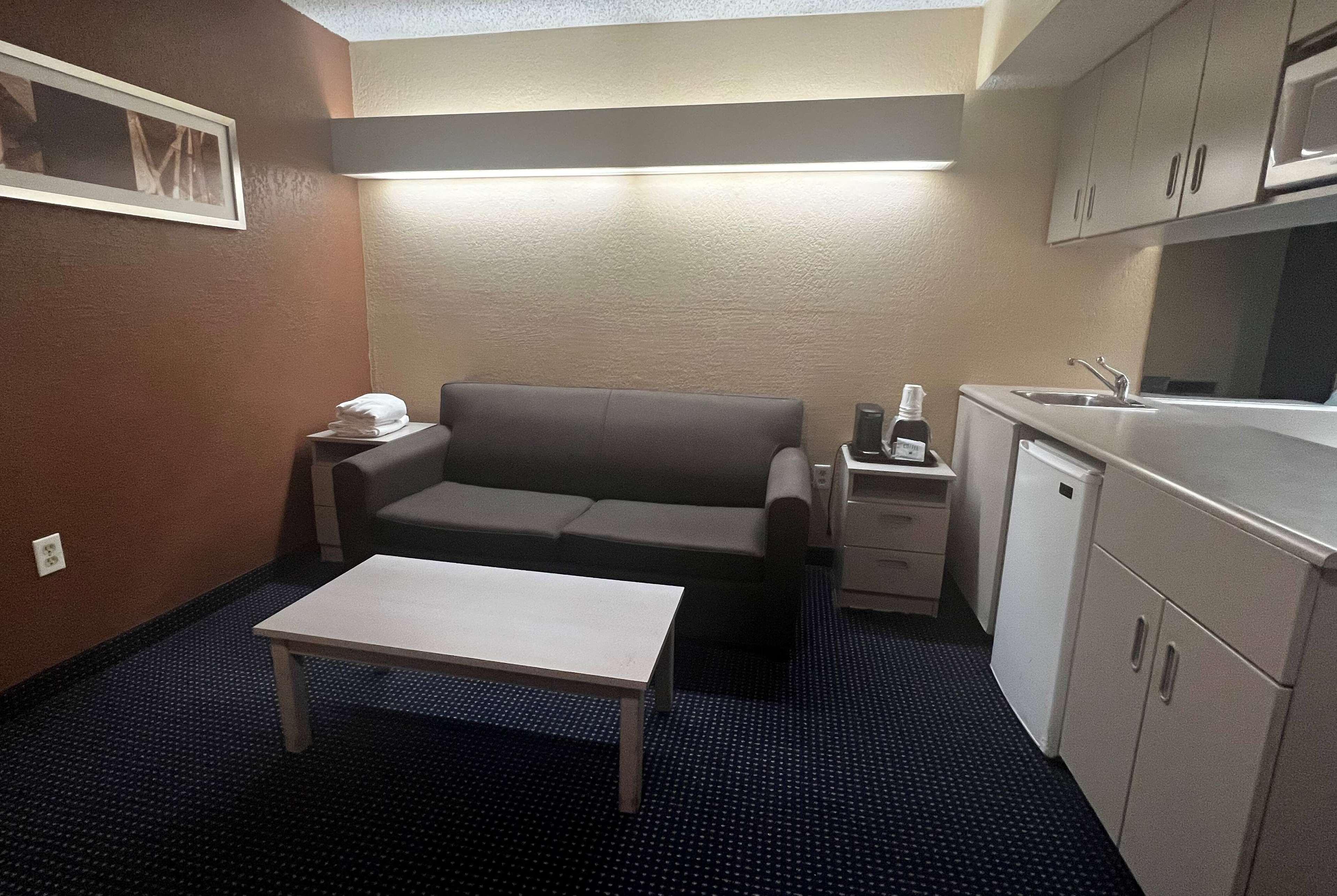 Suite Queen Size Bed