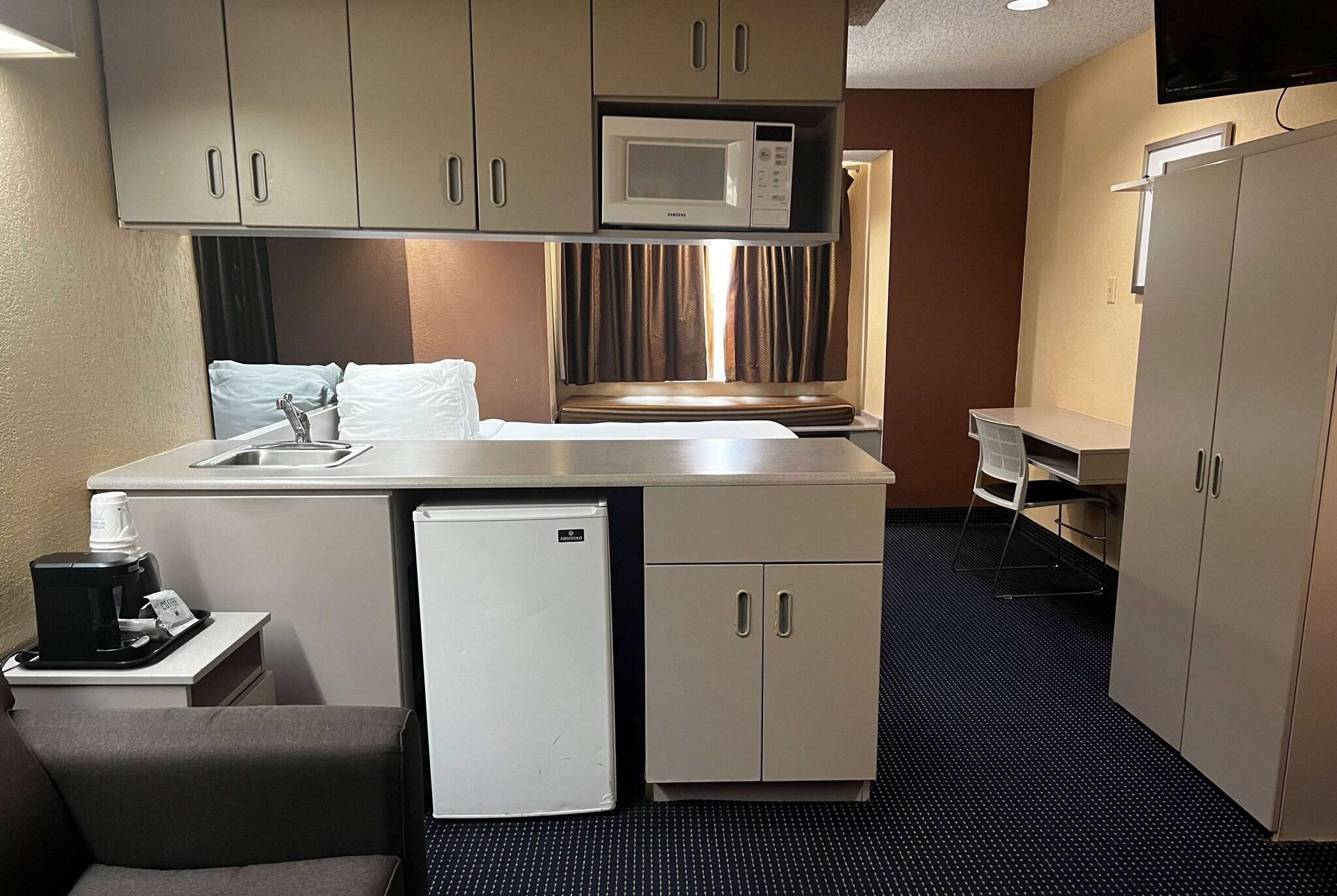 Suite Queen Size Bed