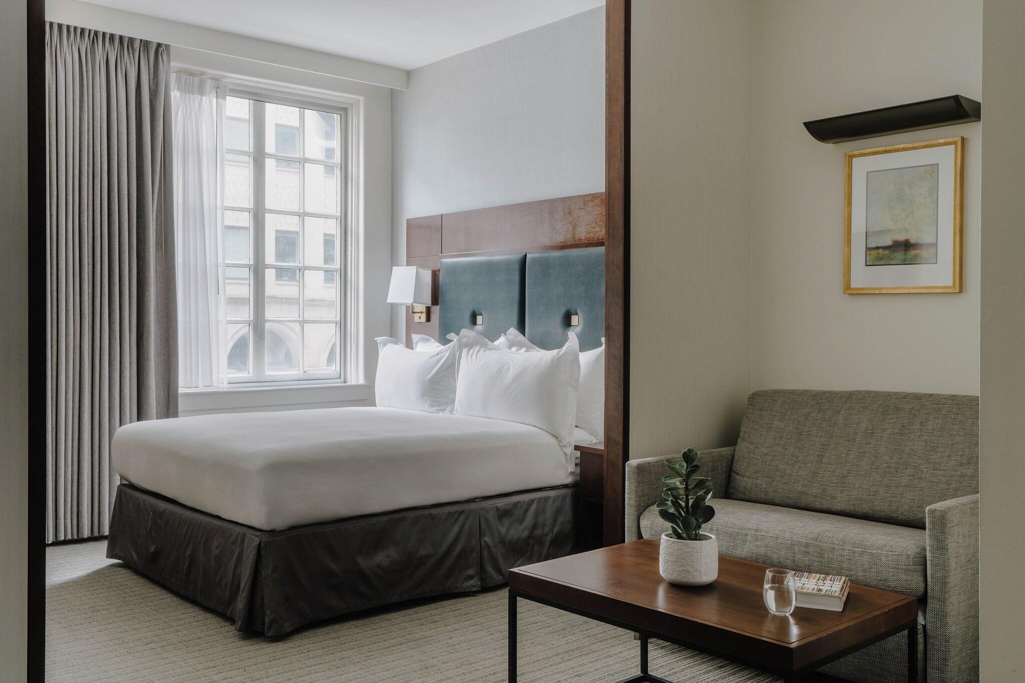 Suite Queen Size Bed