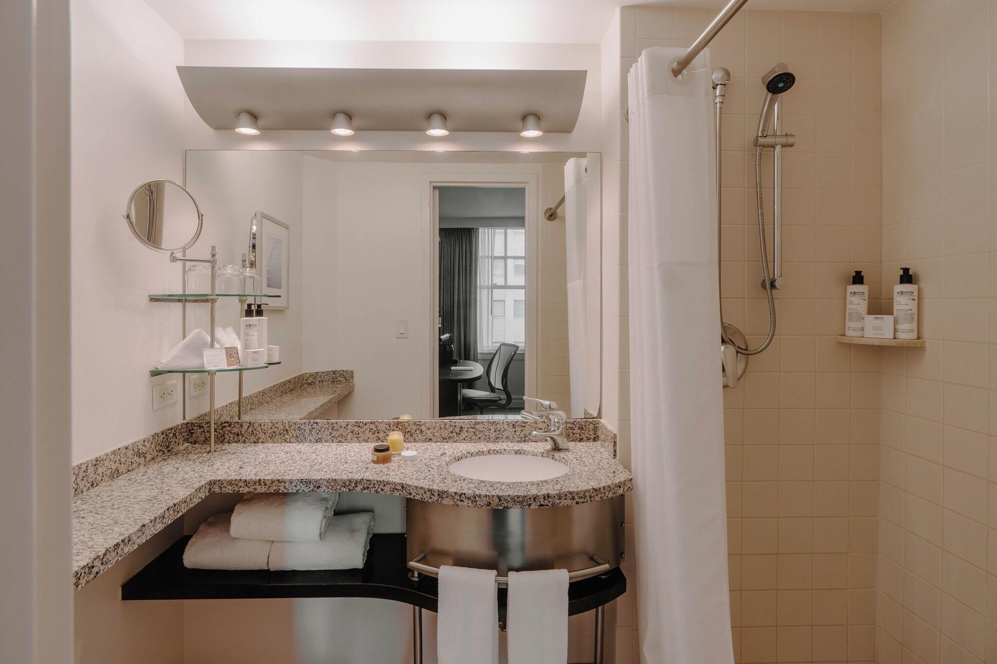 Suite Queen Size Bed