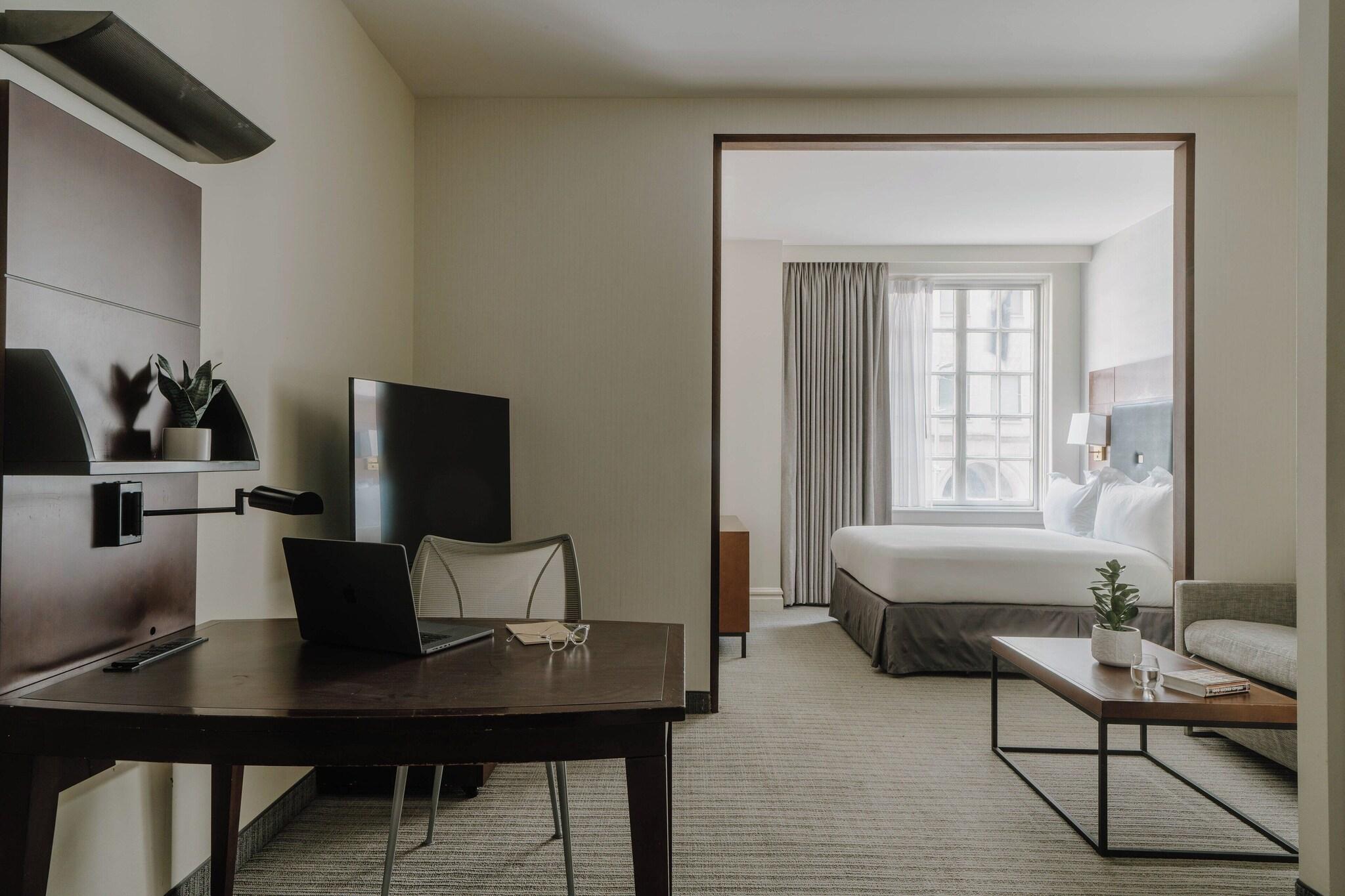 Suite Queen Size Bed