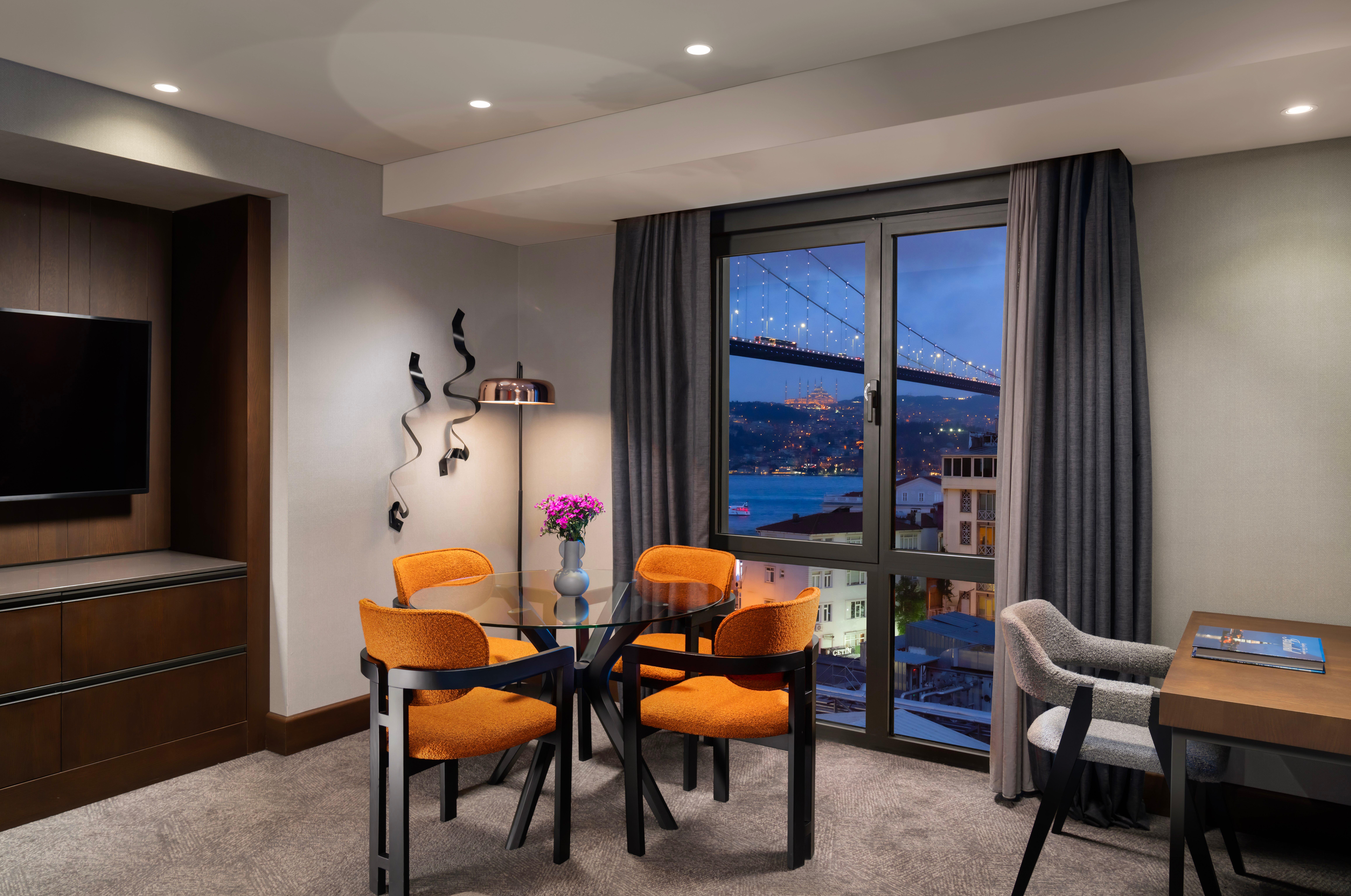 Suite with Views