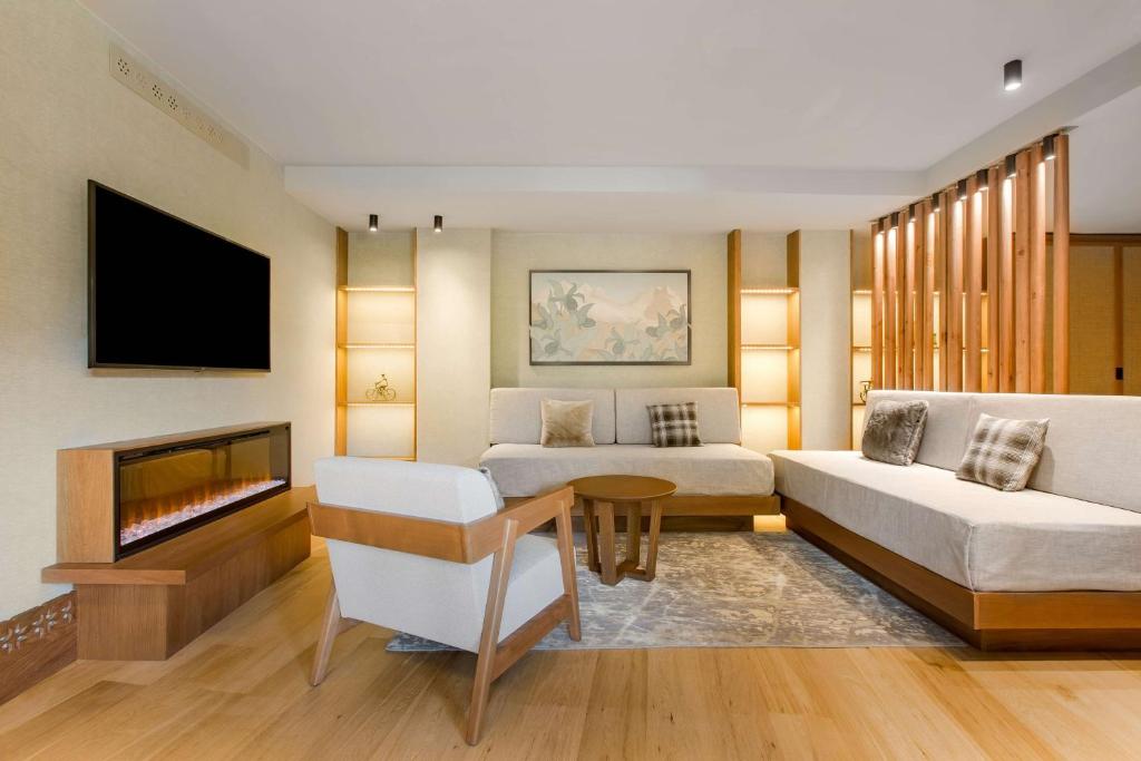 Junior Suite Mountain View