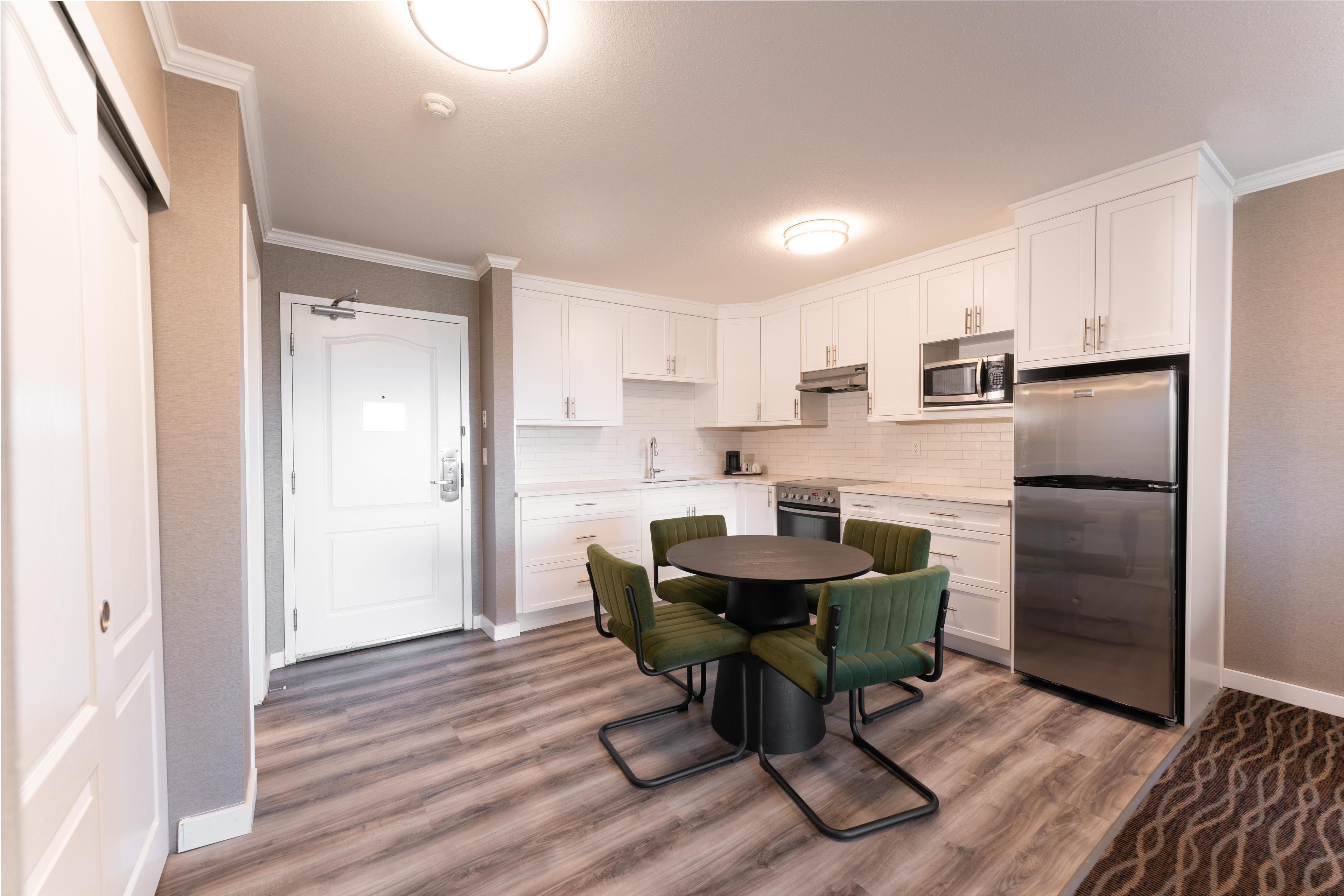 Suite with Kitchenette