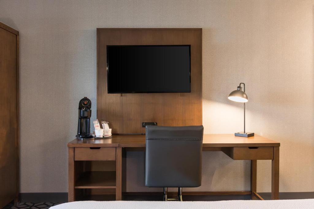 Double City View King Bed