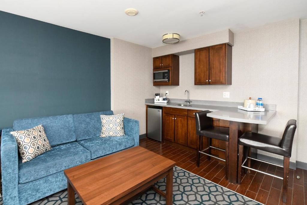 Suite Two Queen Beds