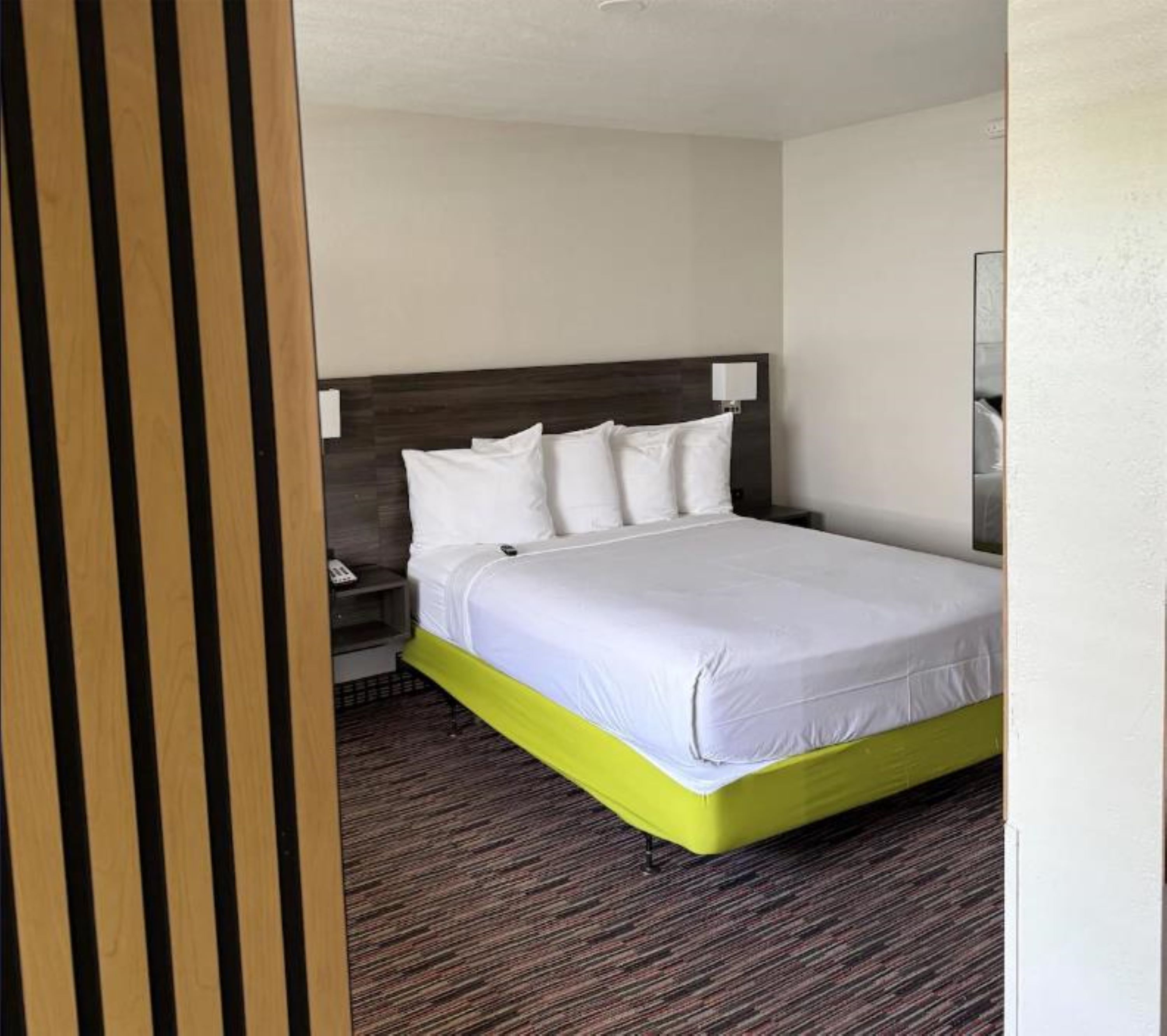 Suite Queen Size Bed