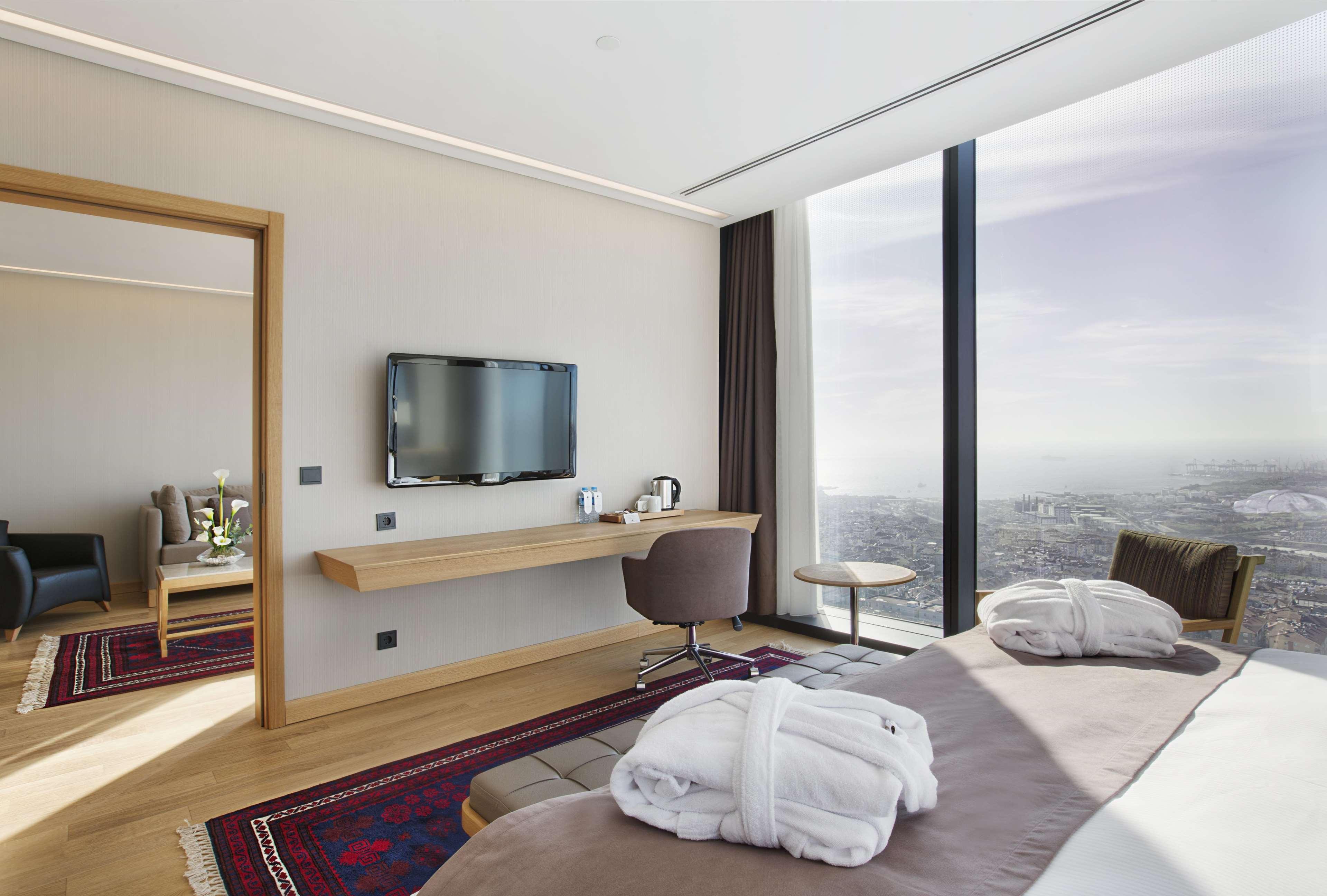 Suite with Views