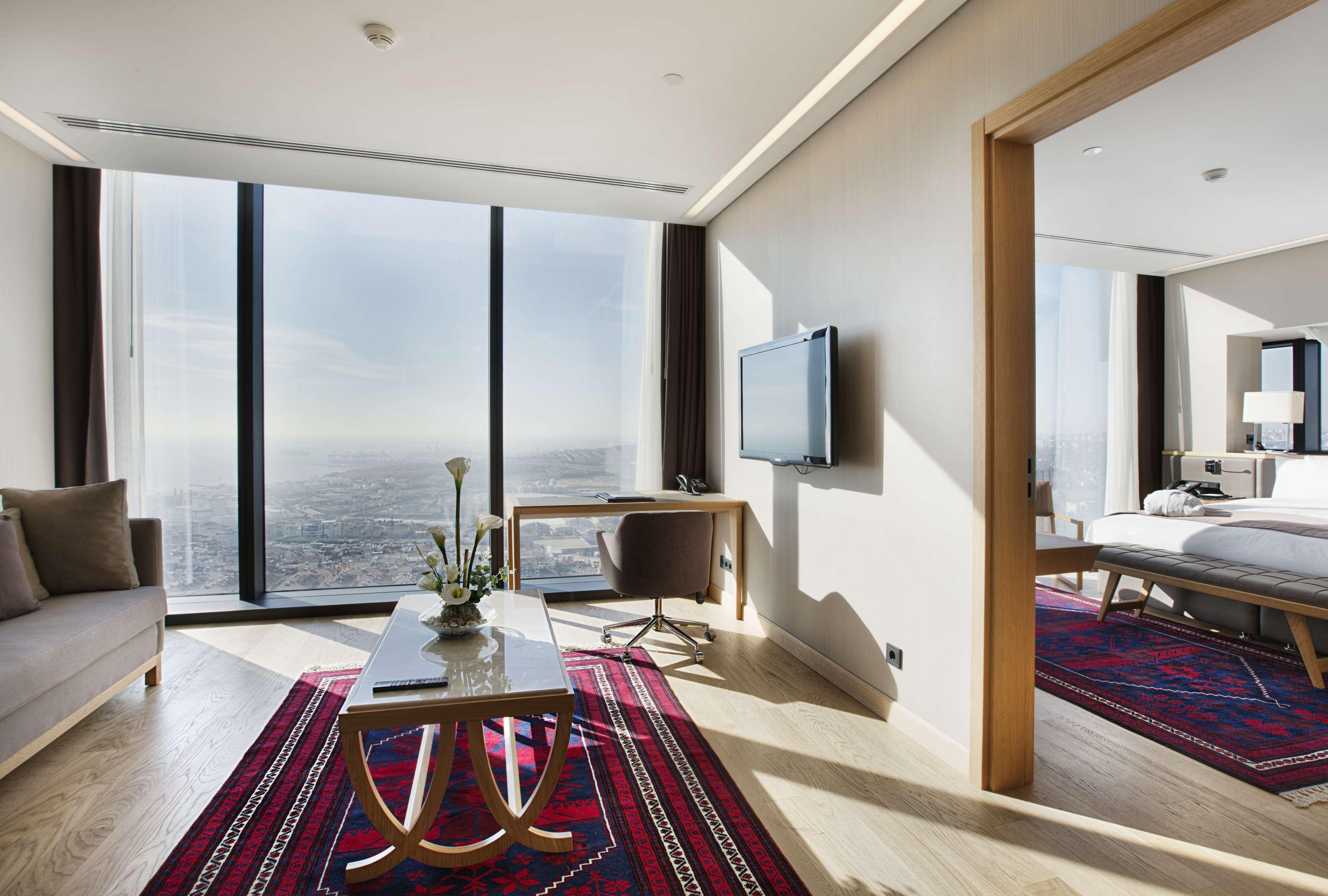 Suite with Views