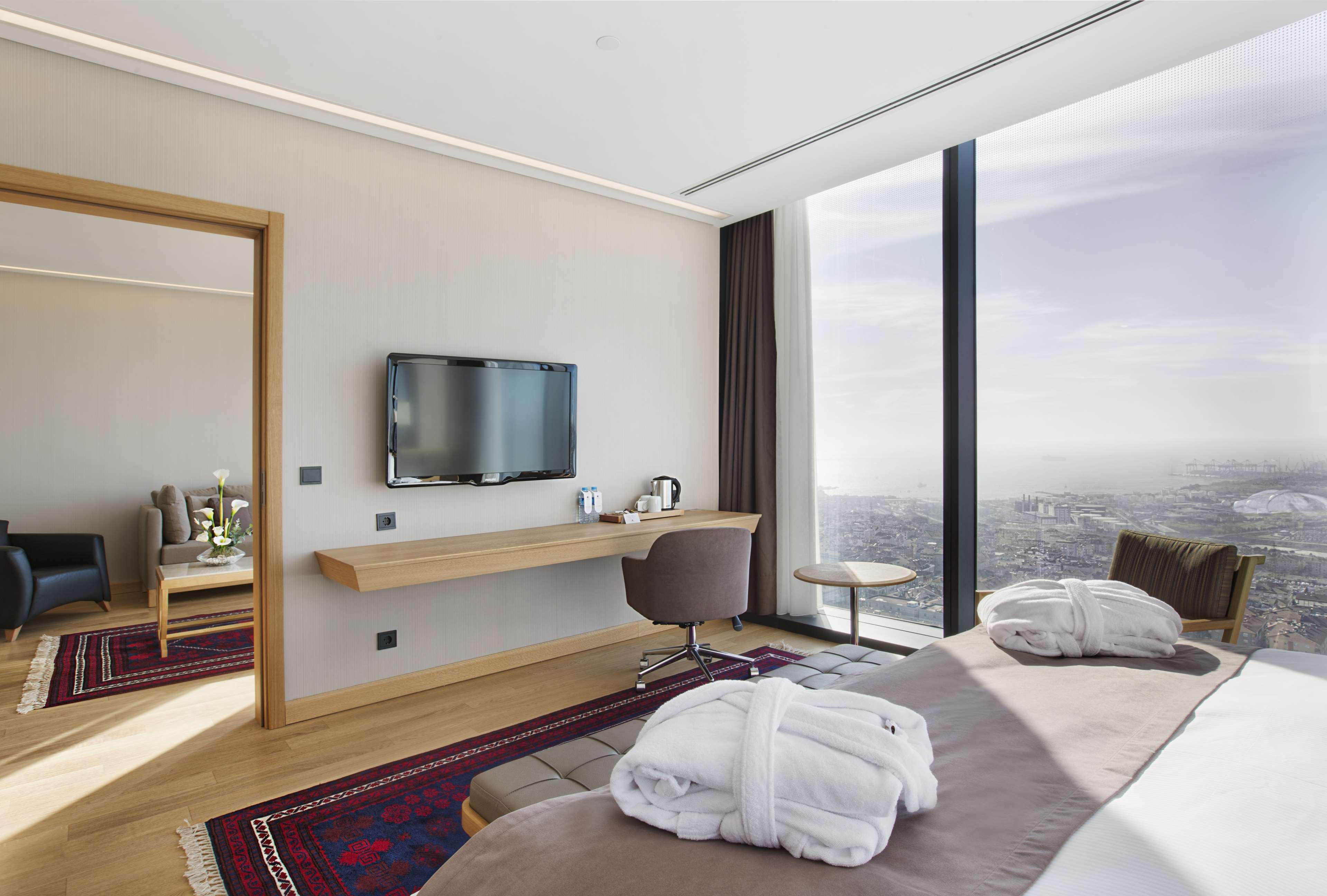 Suite with Views