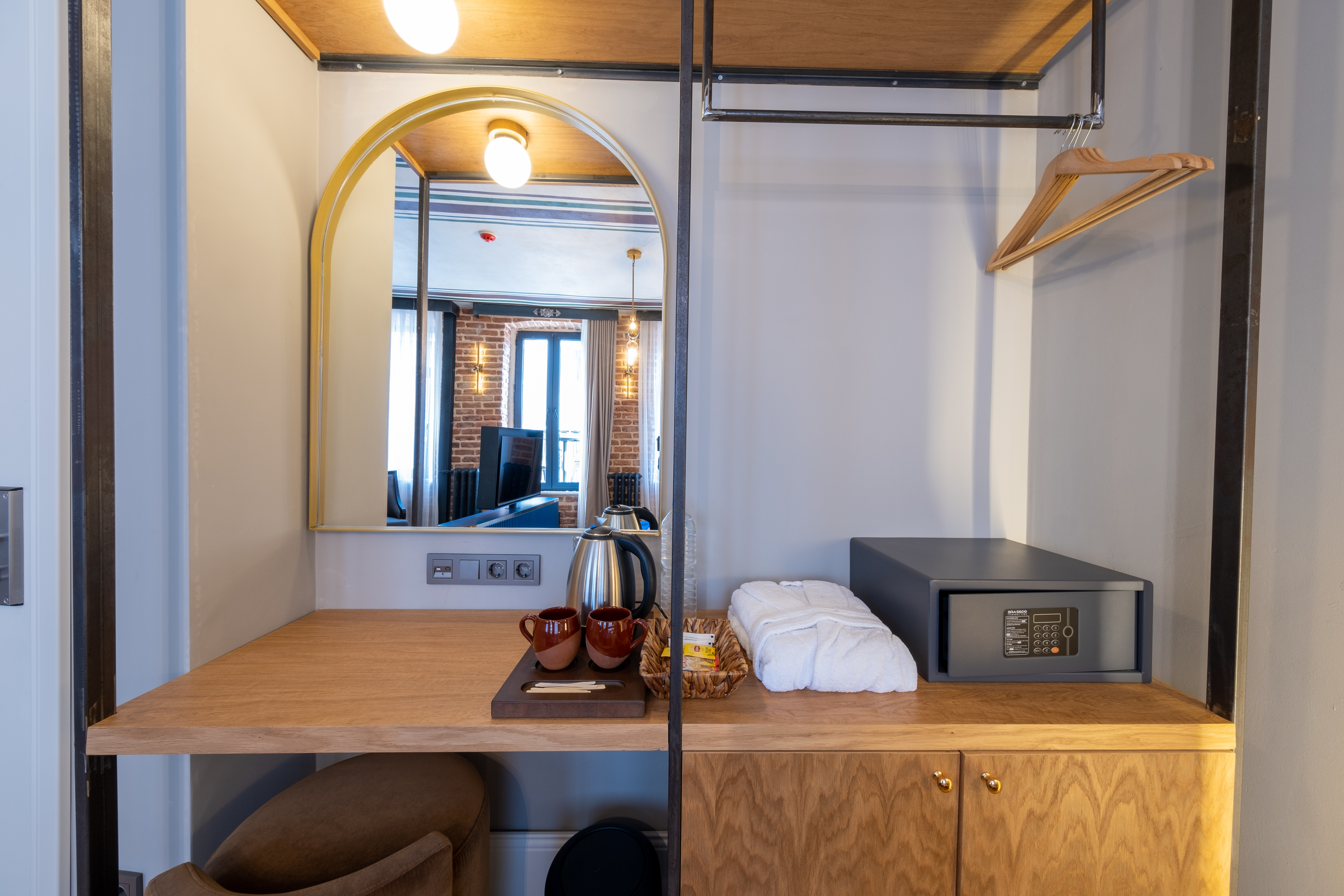 Suite with Balcony with Views