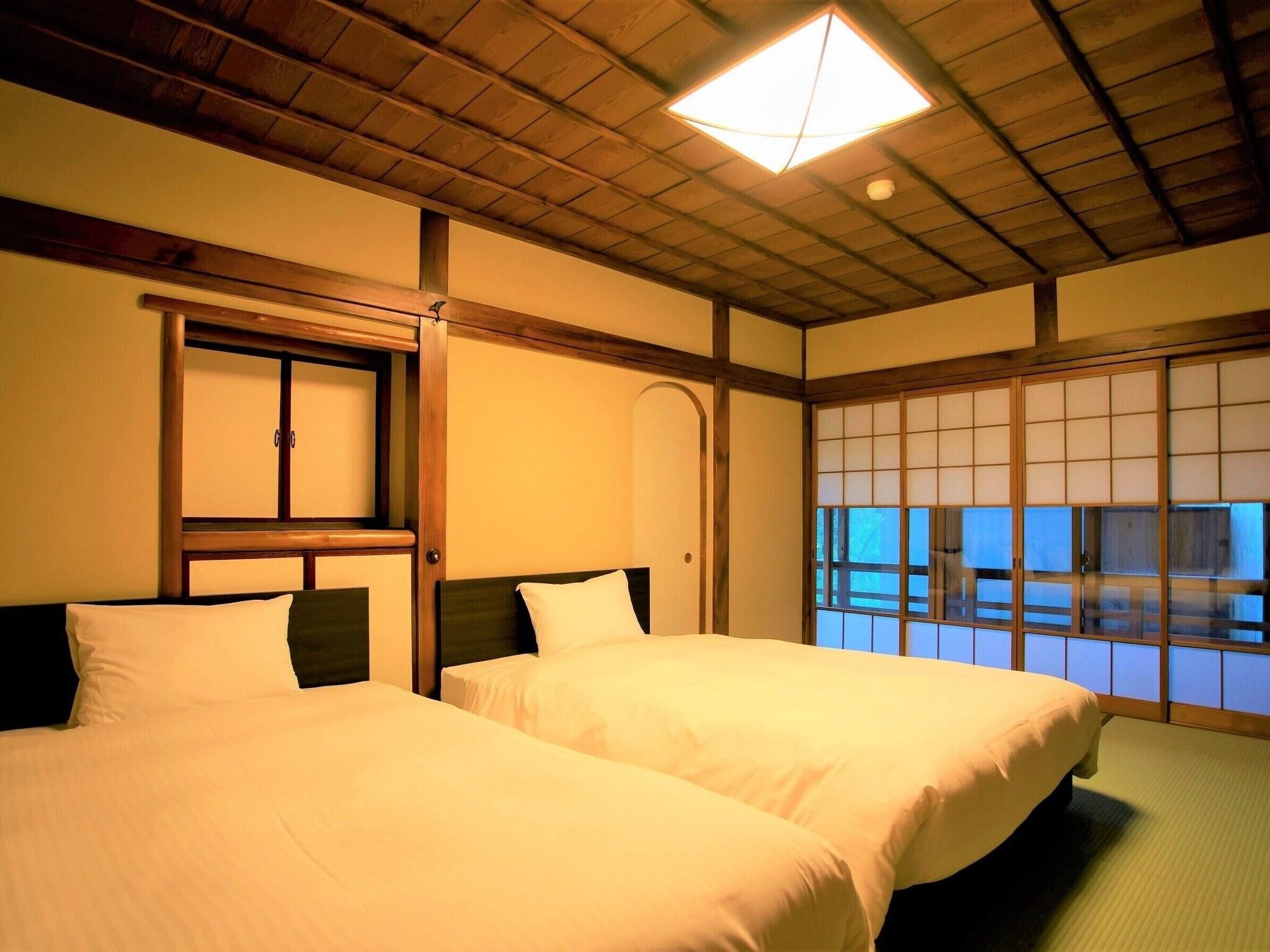 Twin Japanese Room with Shared Bathroom