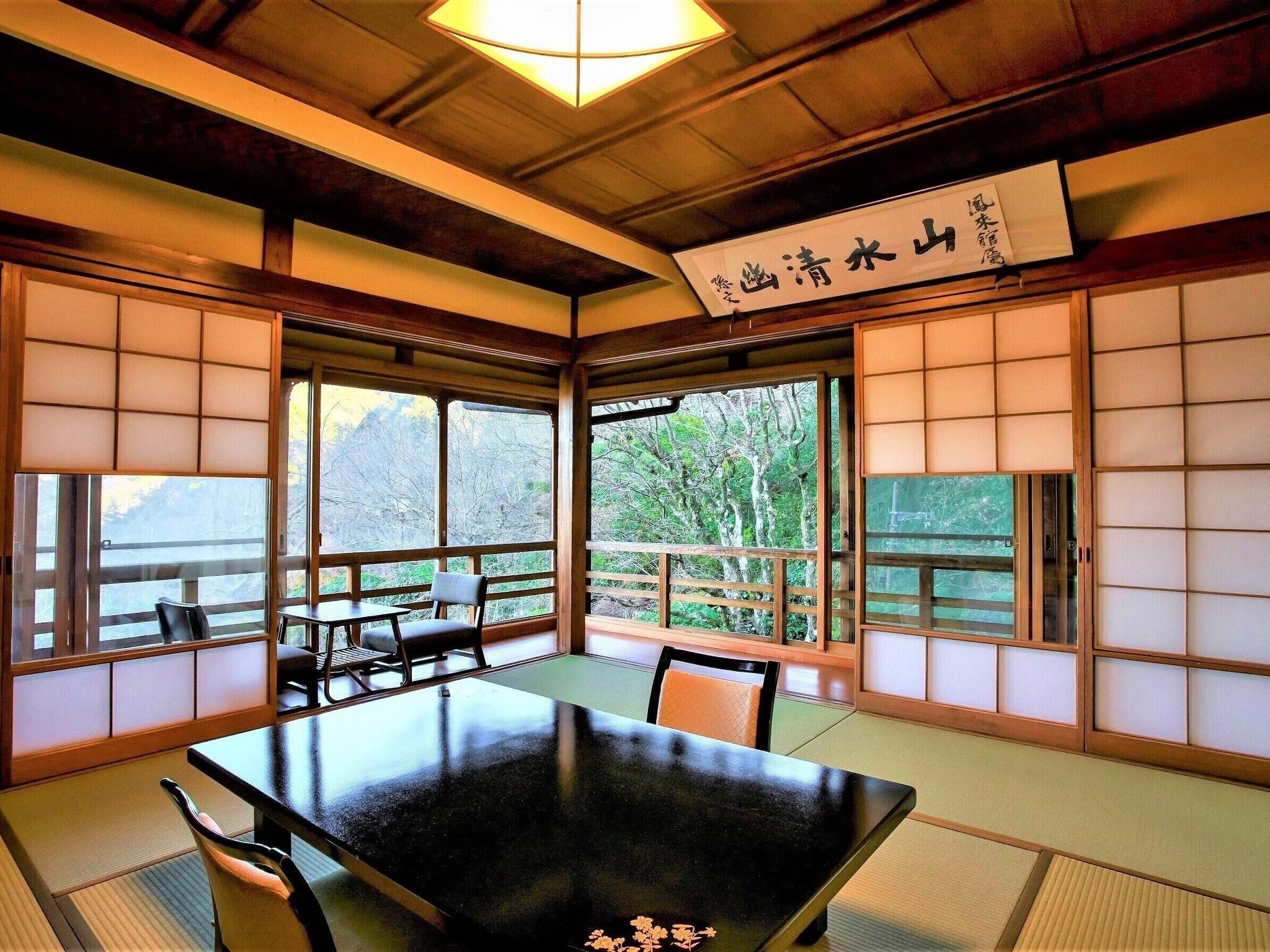 Twin Japanese Room with Shared Bathroom