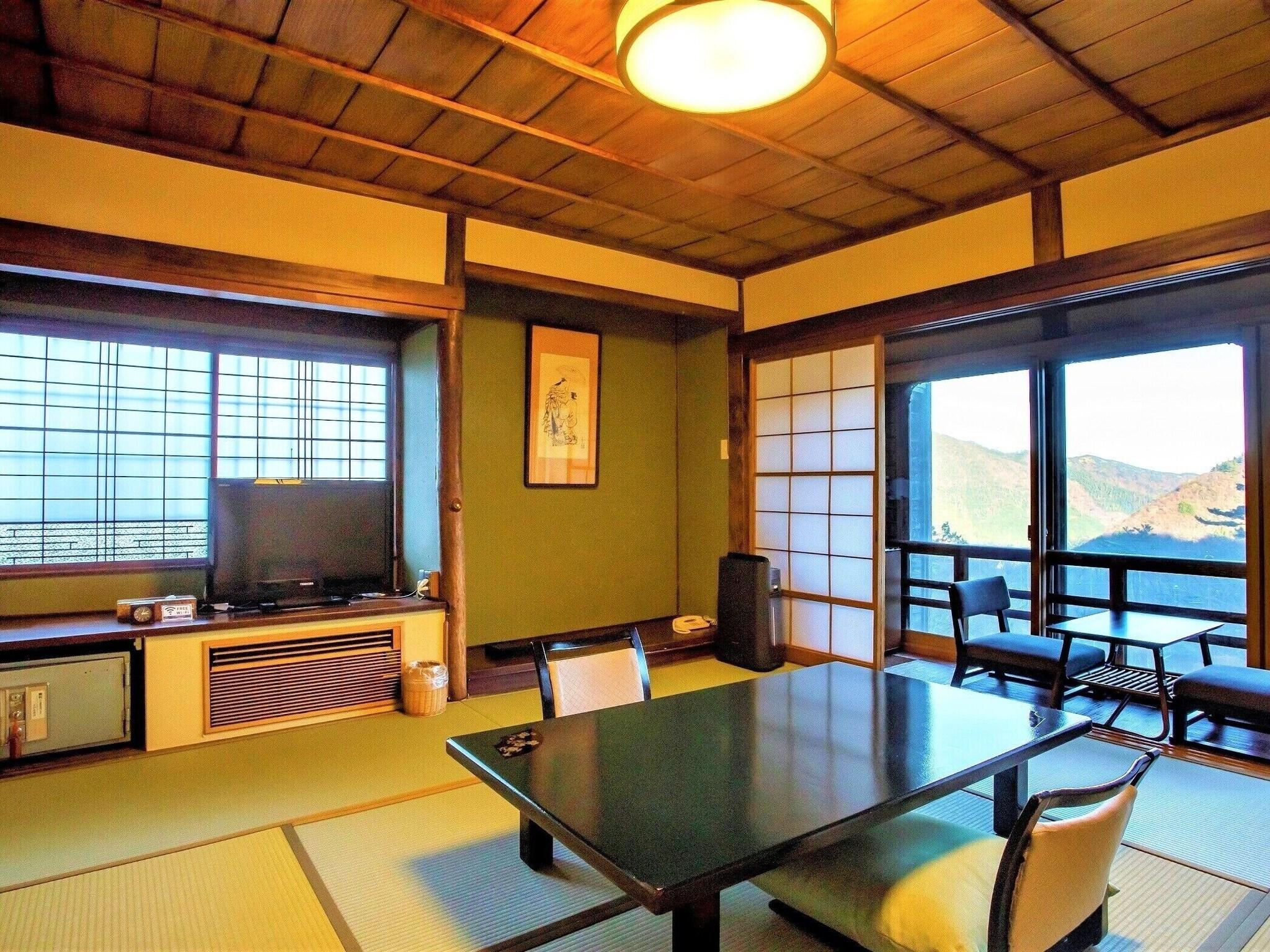 Twin Japanese Room with Shared Bathroom