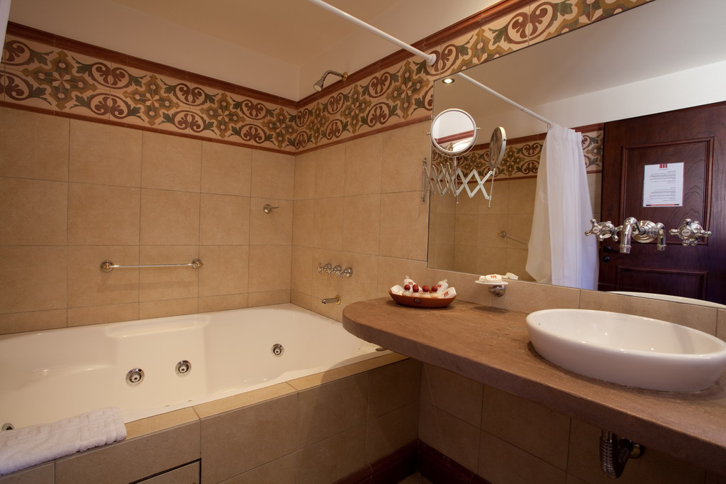 Suite Deluxe King Bed