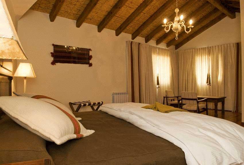 Suite Deluxe King Bed