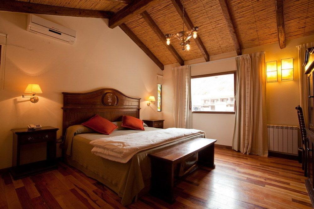 Double Deluxe King Bed