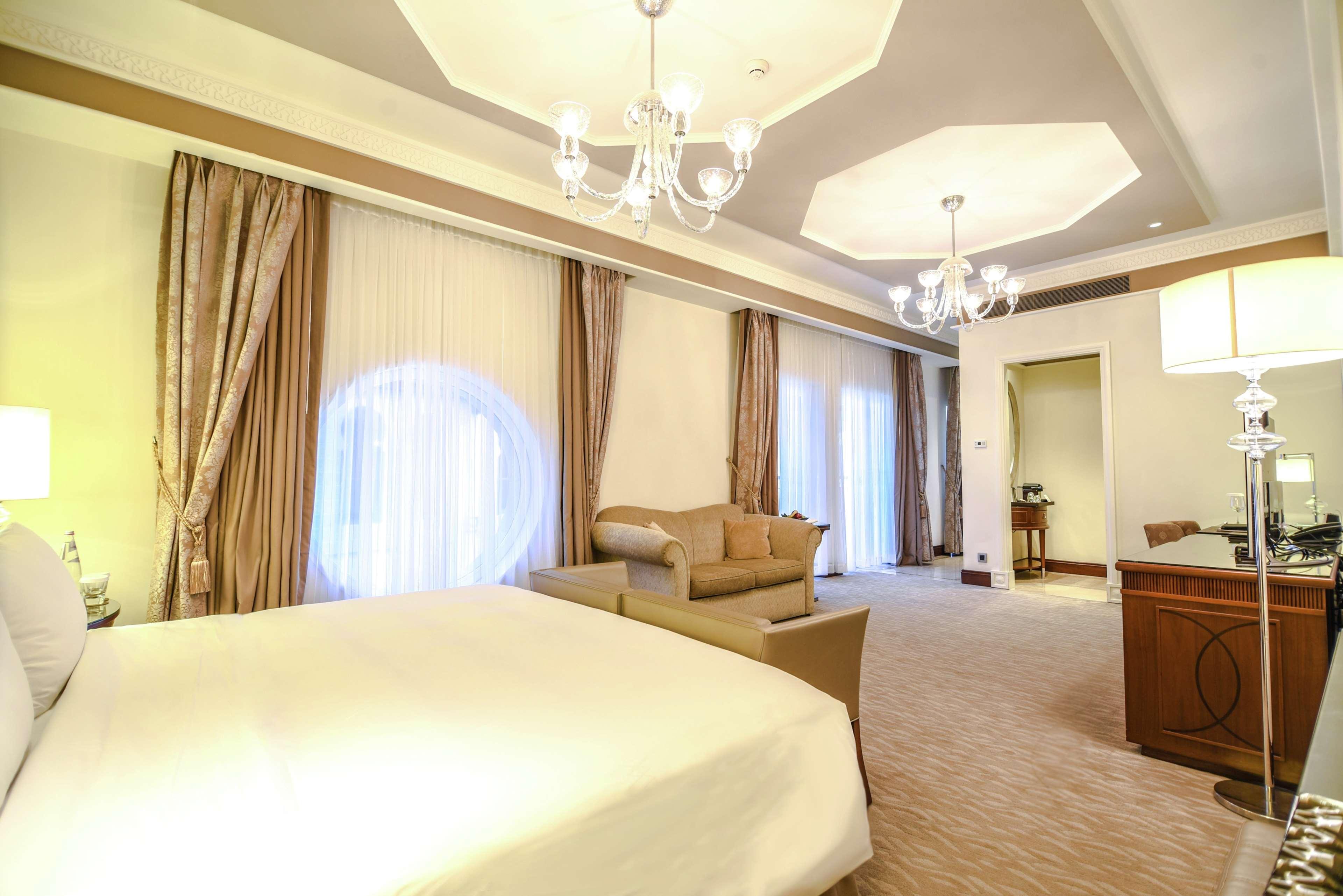 Studio King Size Bed