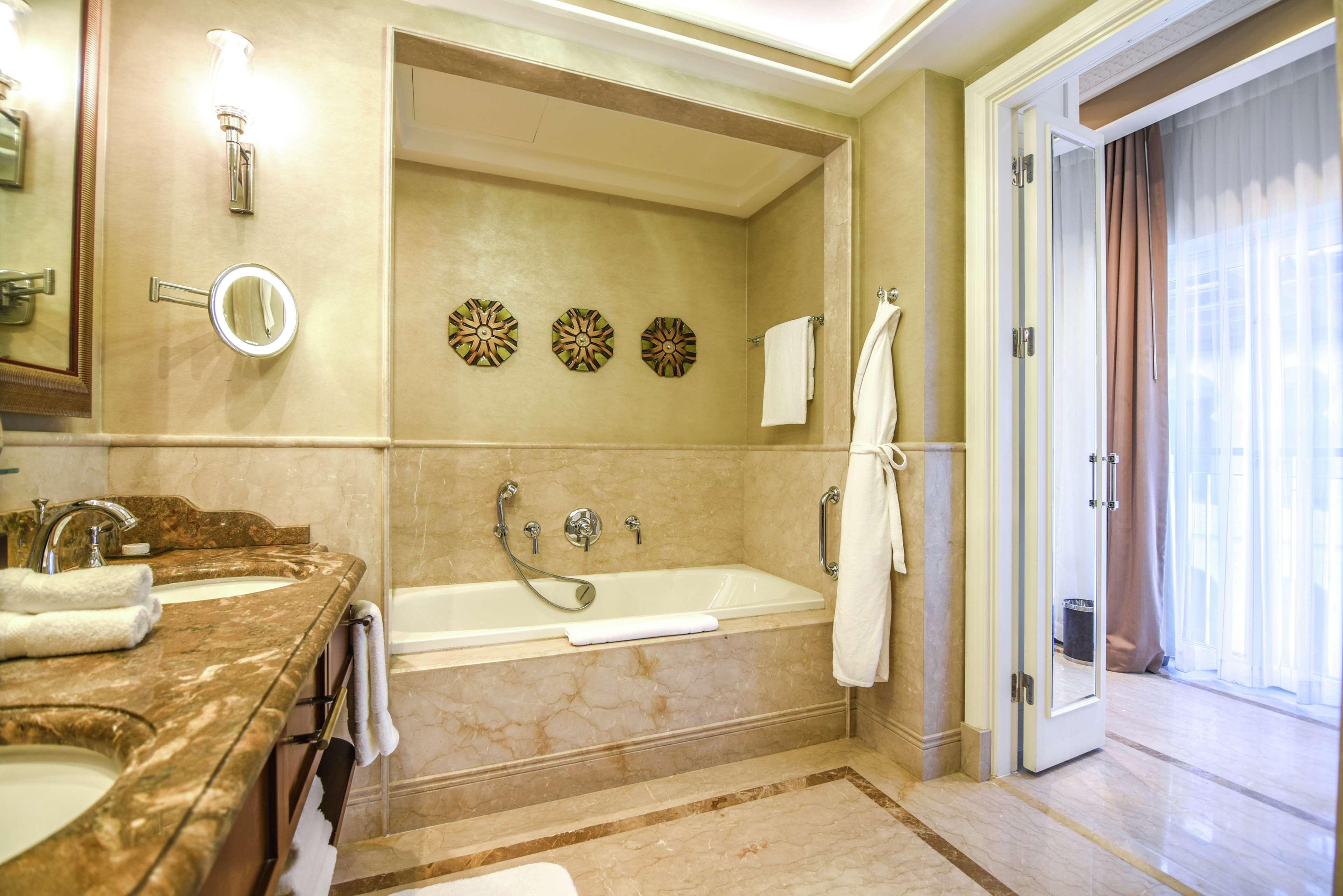 Junior Suite King Size Bed