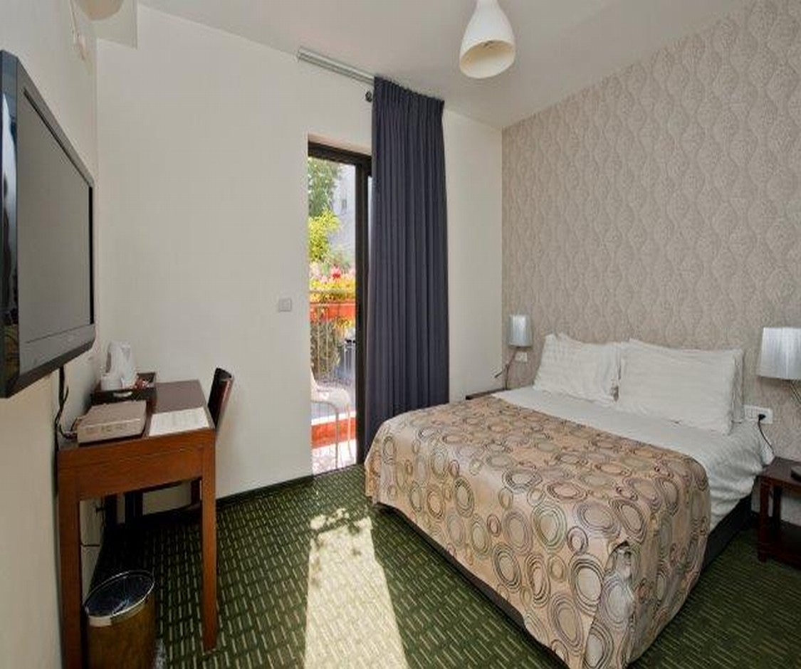 Double or Twin Standard