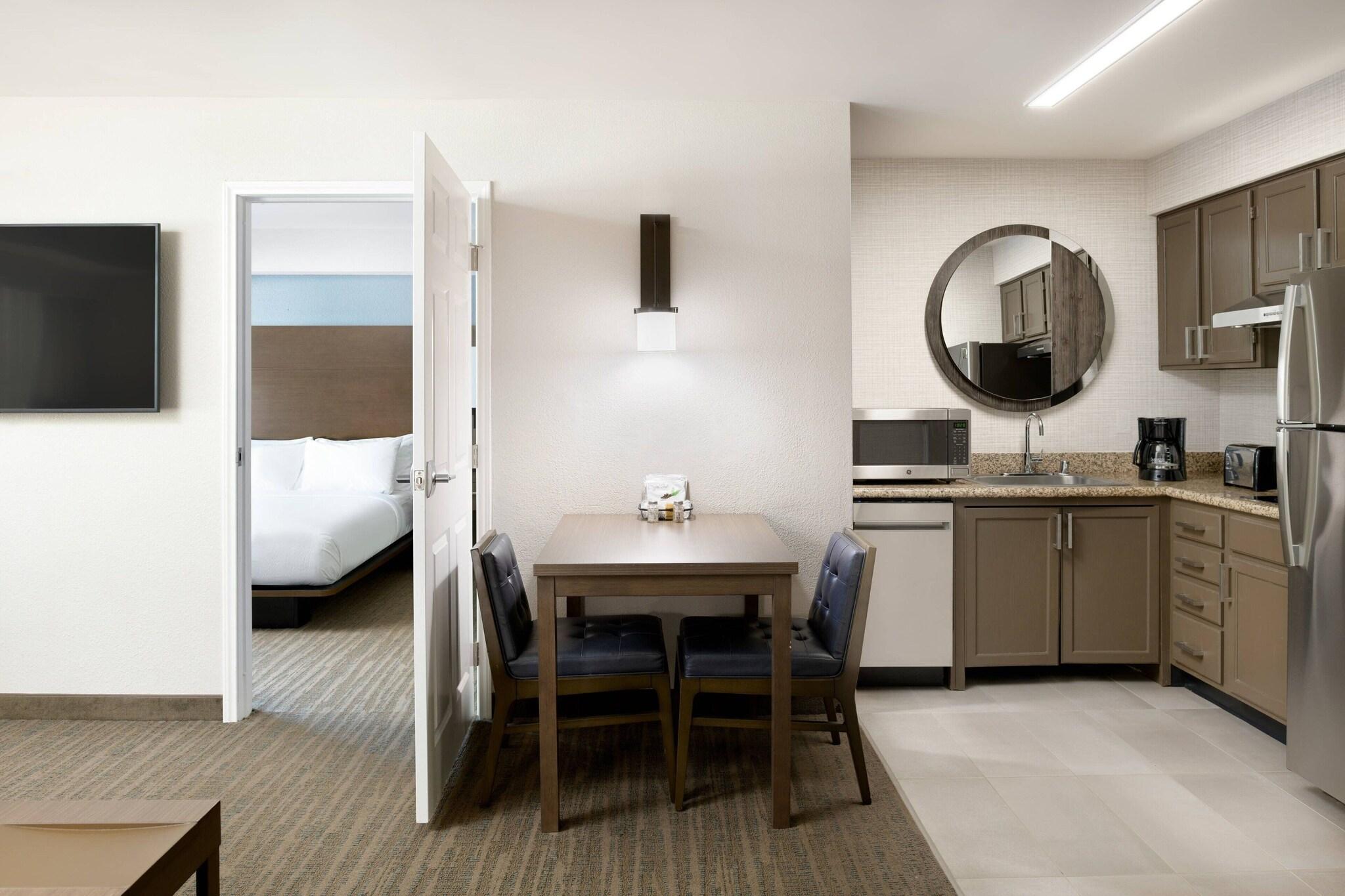 Suite Accessible-queen Size Bed