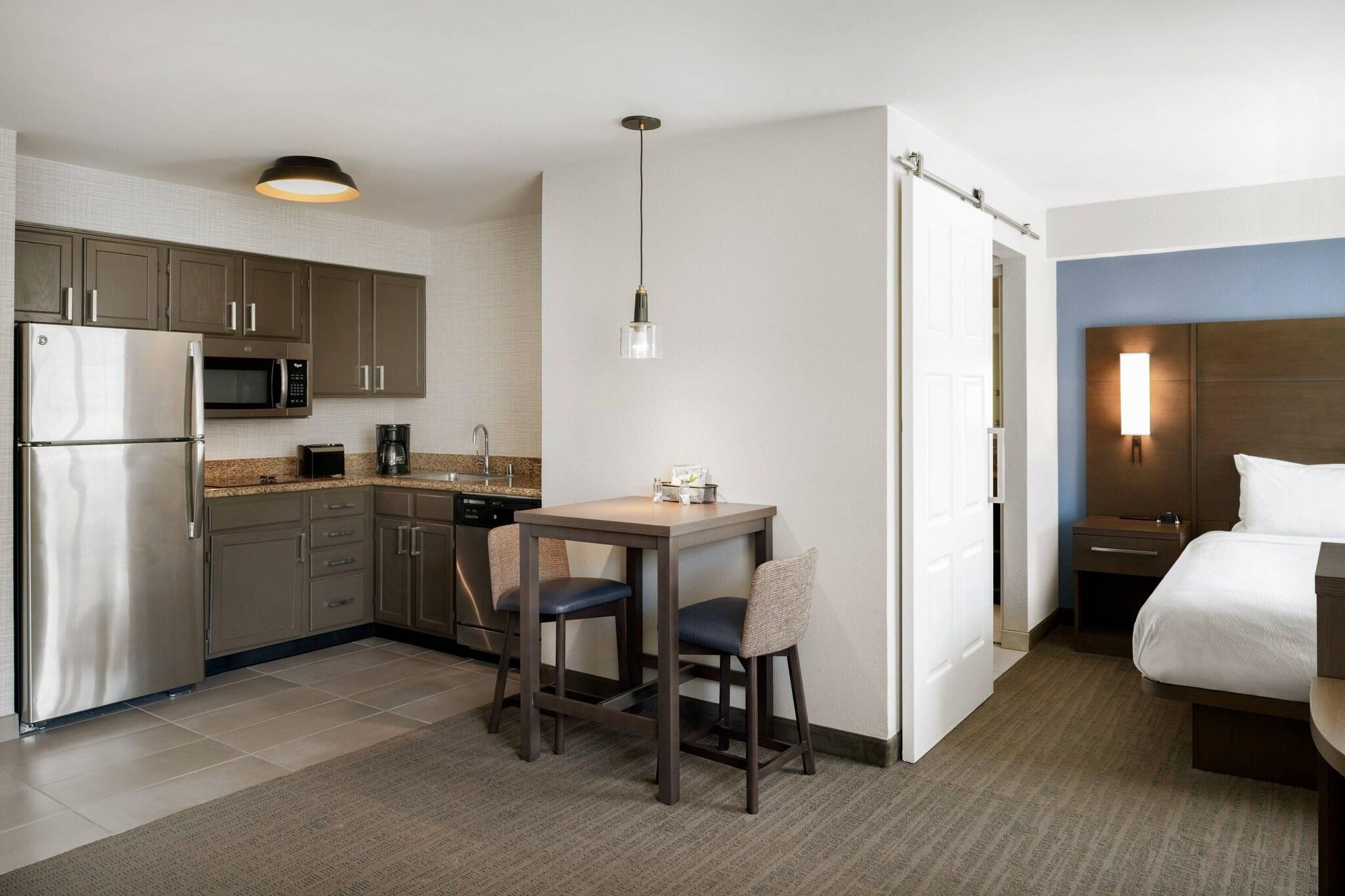 Studio with Kitchenette with Views