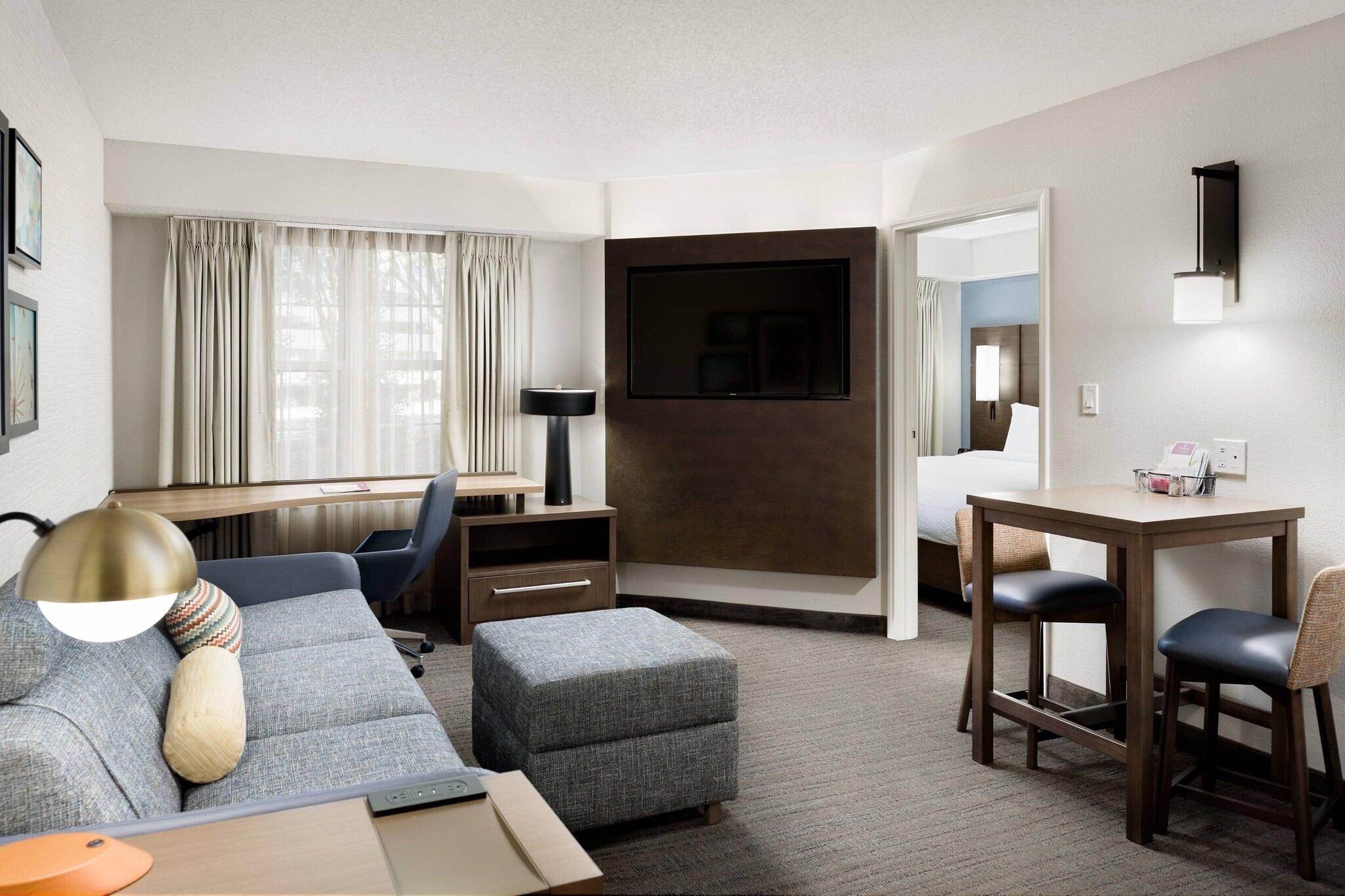 Suite King Size Bed