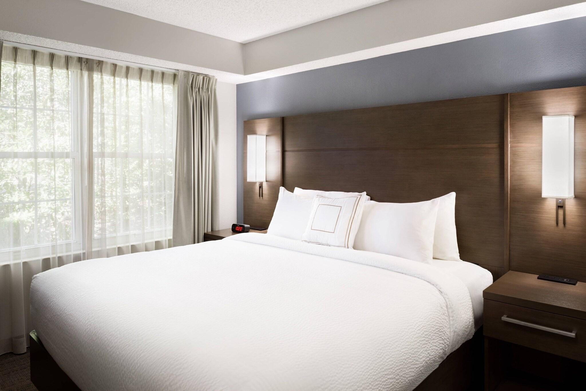 Suite King Size Bed