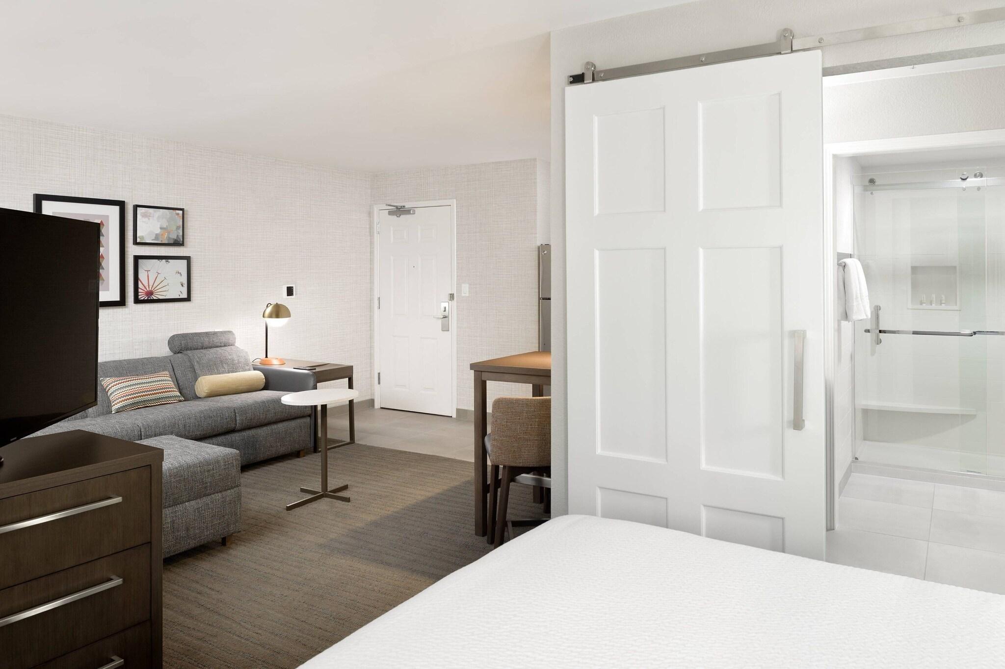 Studio Accessible-queen Size Bed