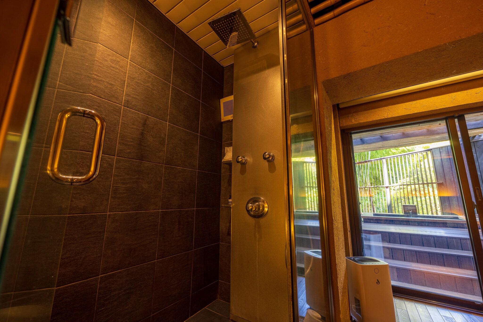 Suite Economy Smoking