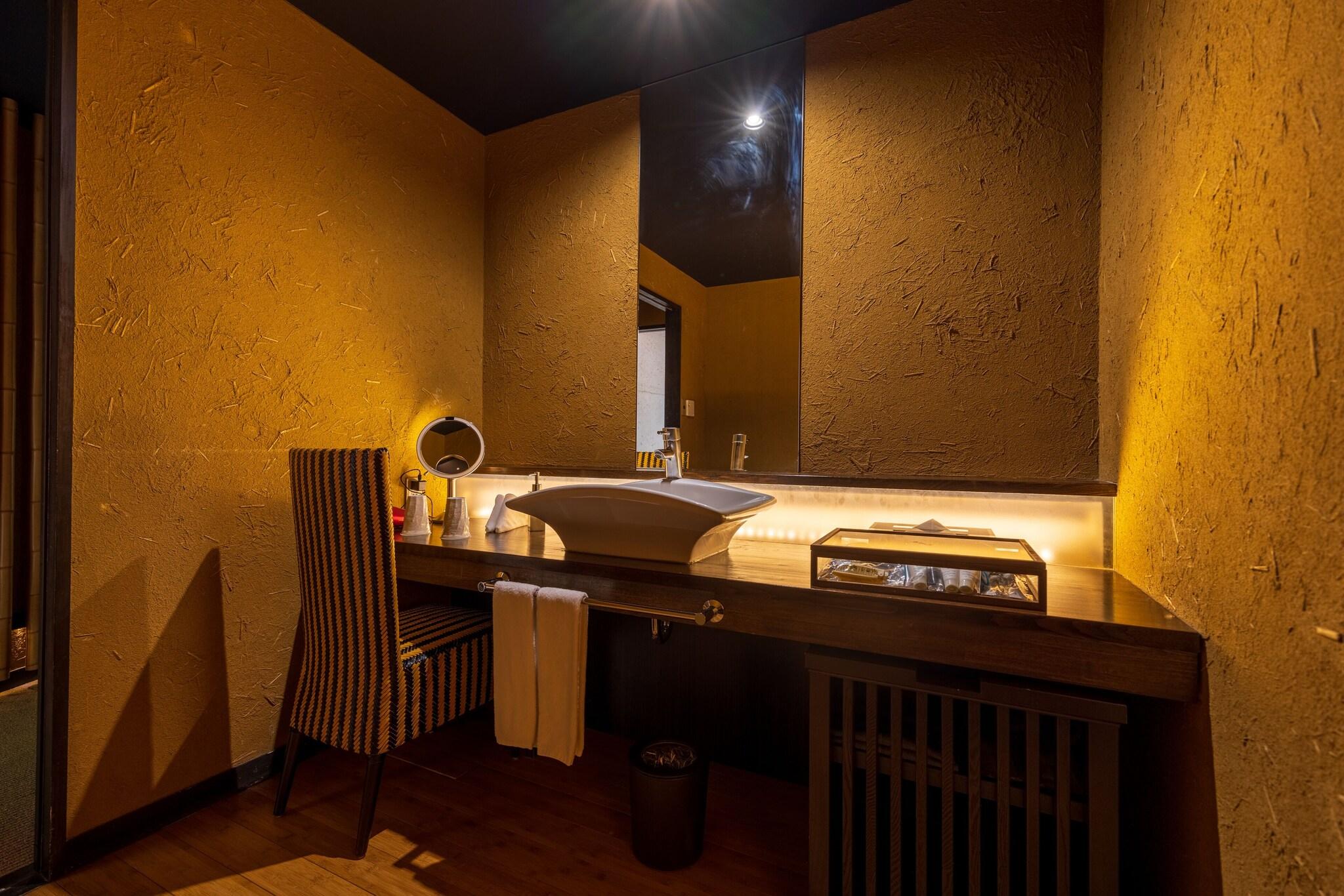 Suite King Bed Smoking