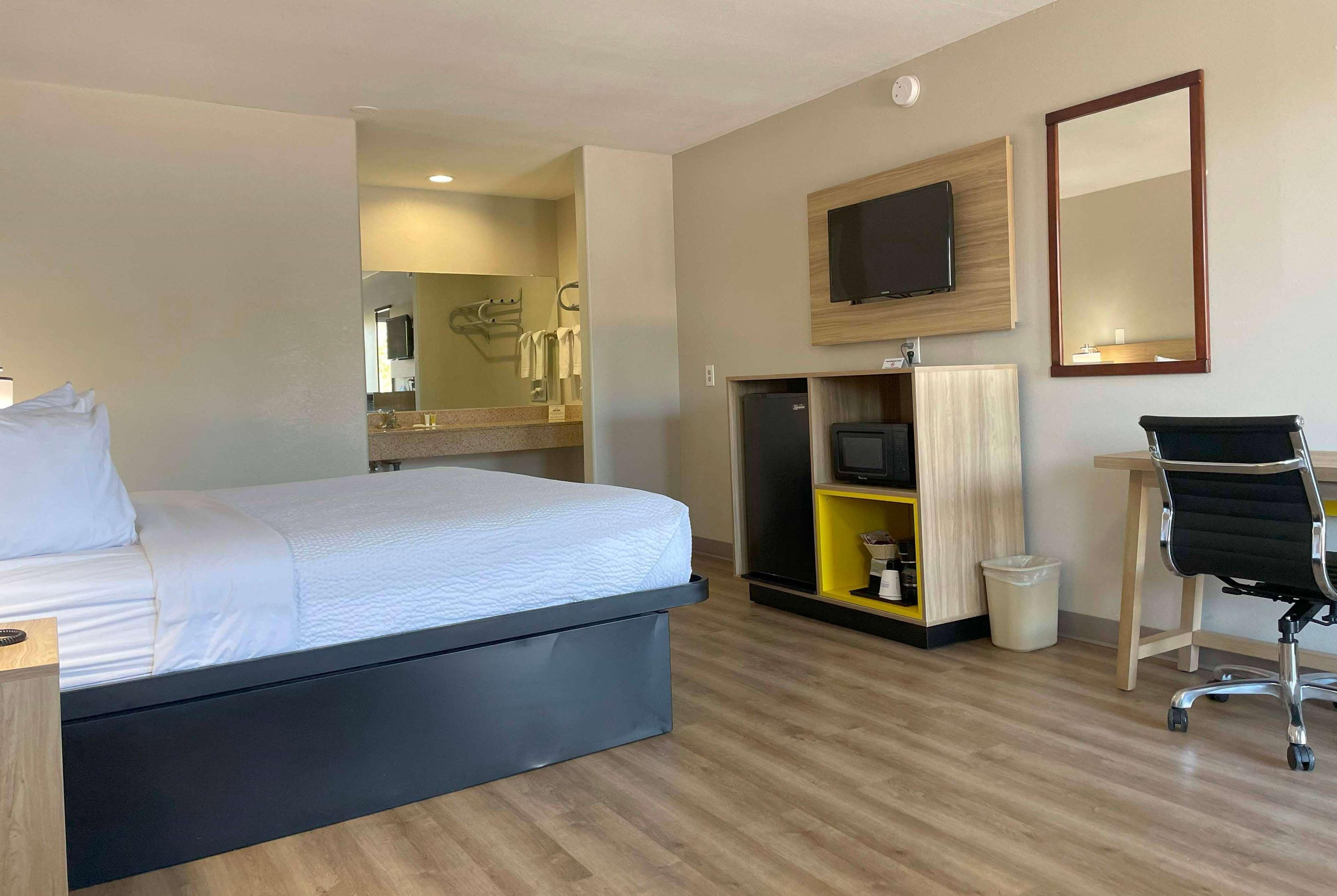 Triple King Bed Non Smoking