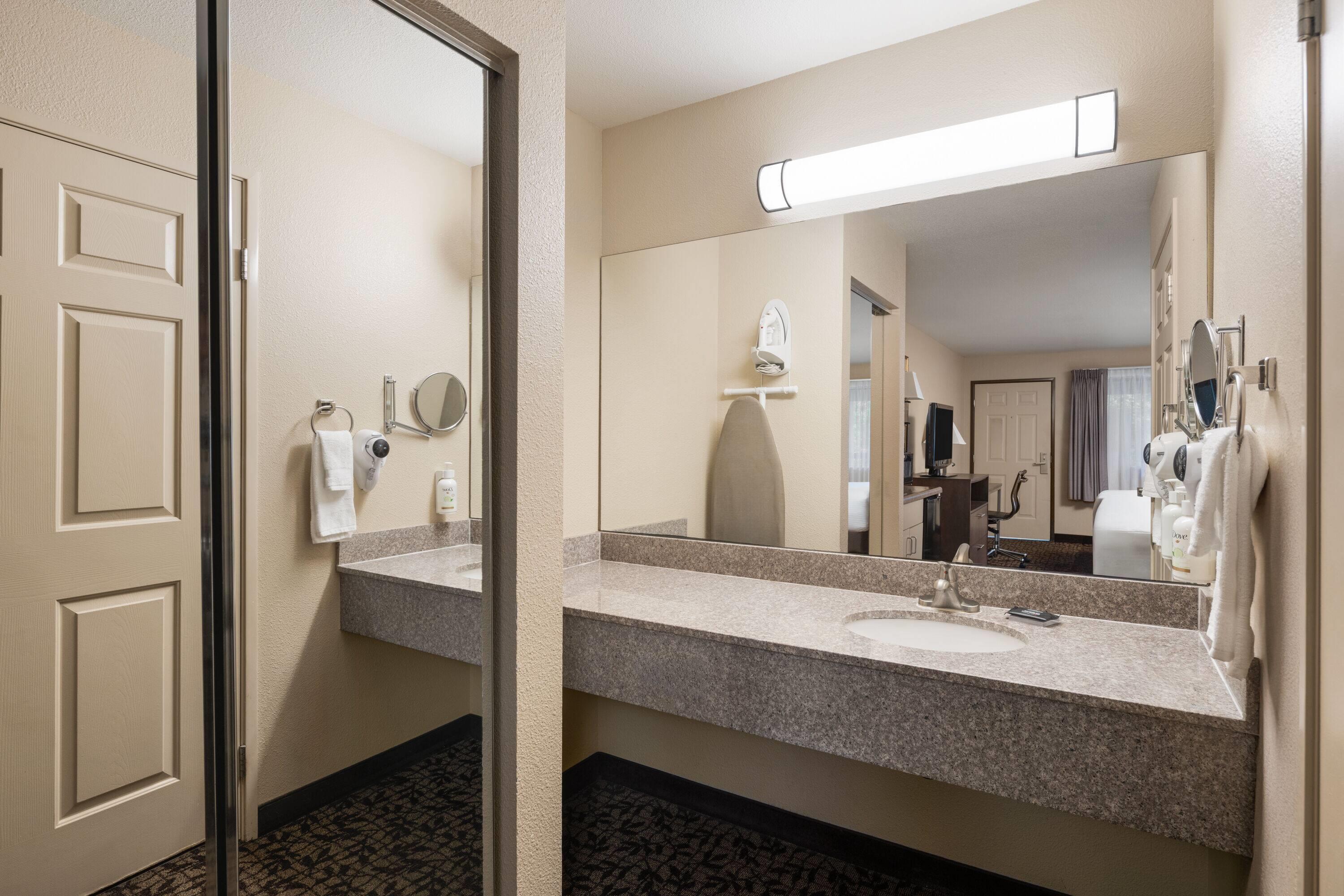 Suite Deluxe King Bed