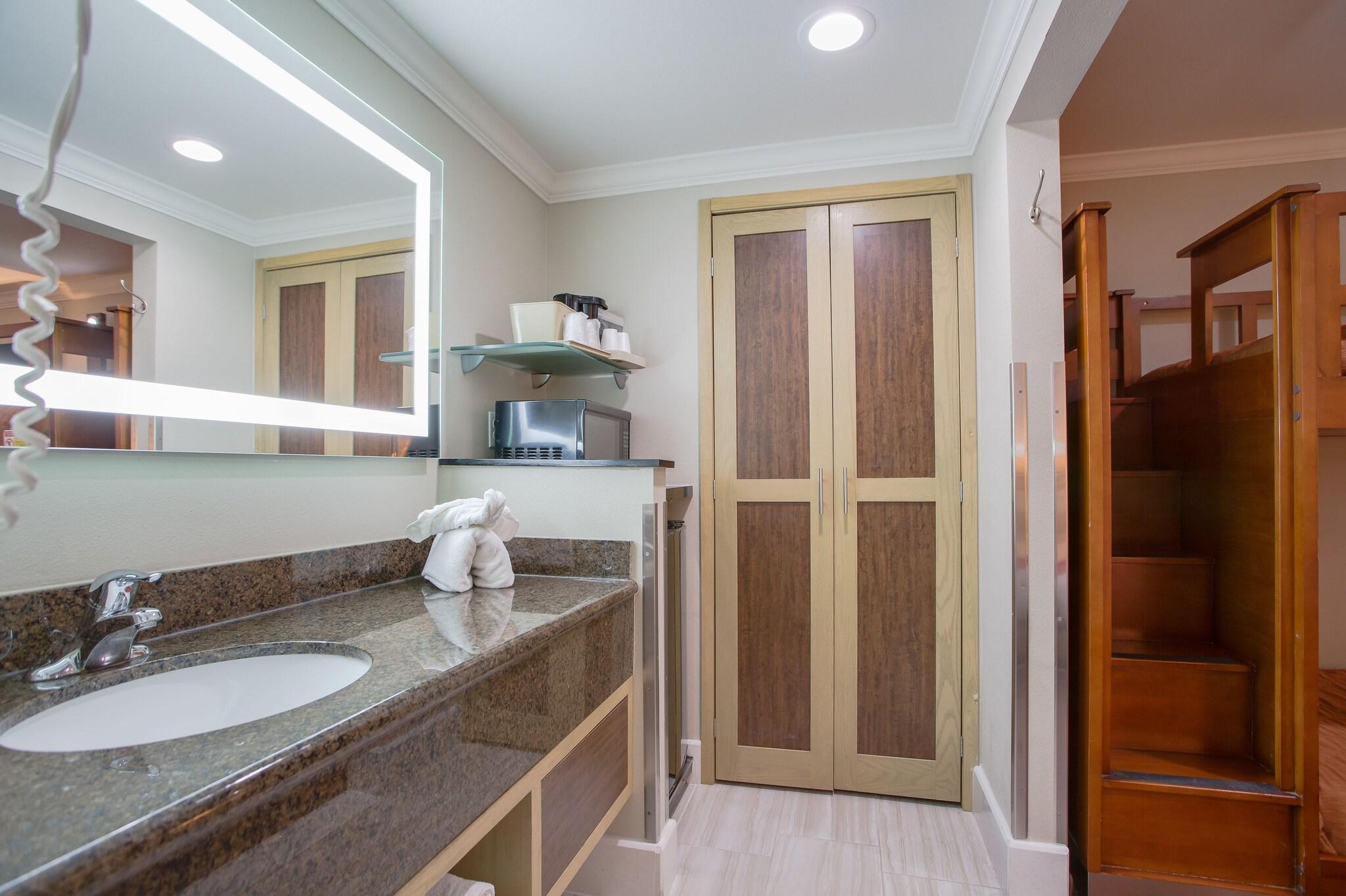 Double Deluxe Two Queen Beds