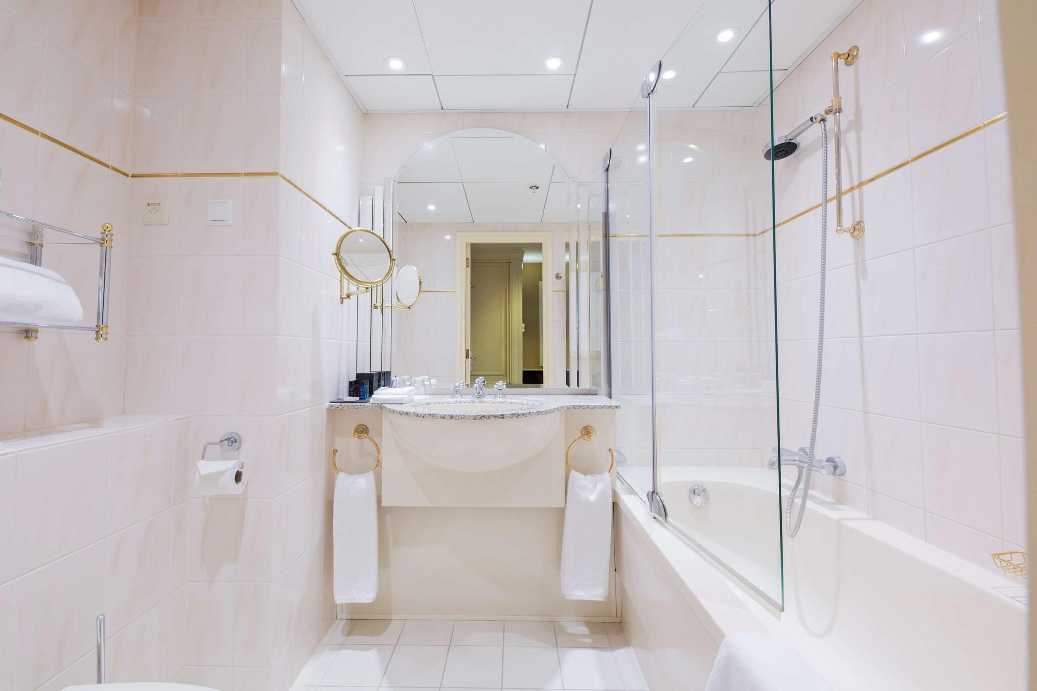 Suite Sea View King Bed