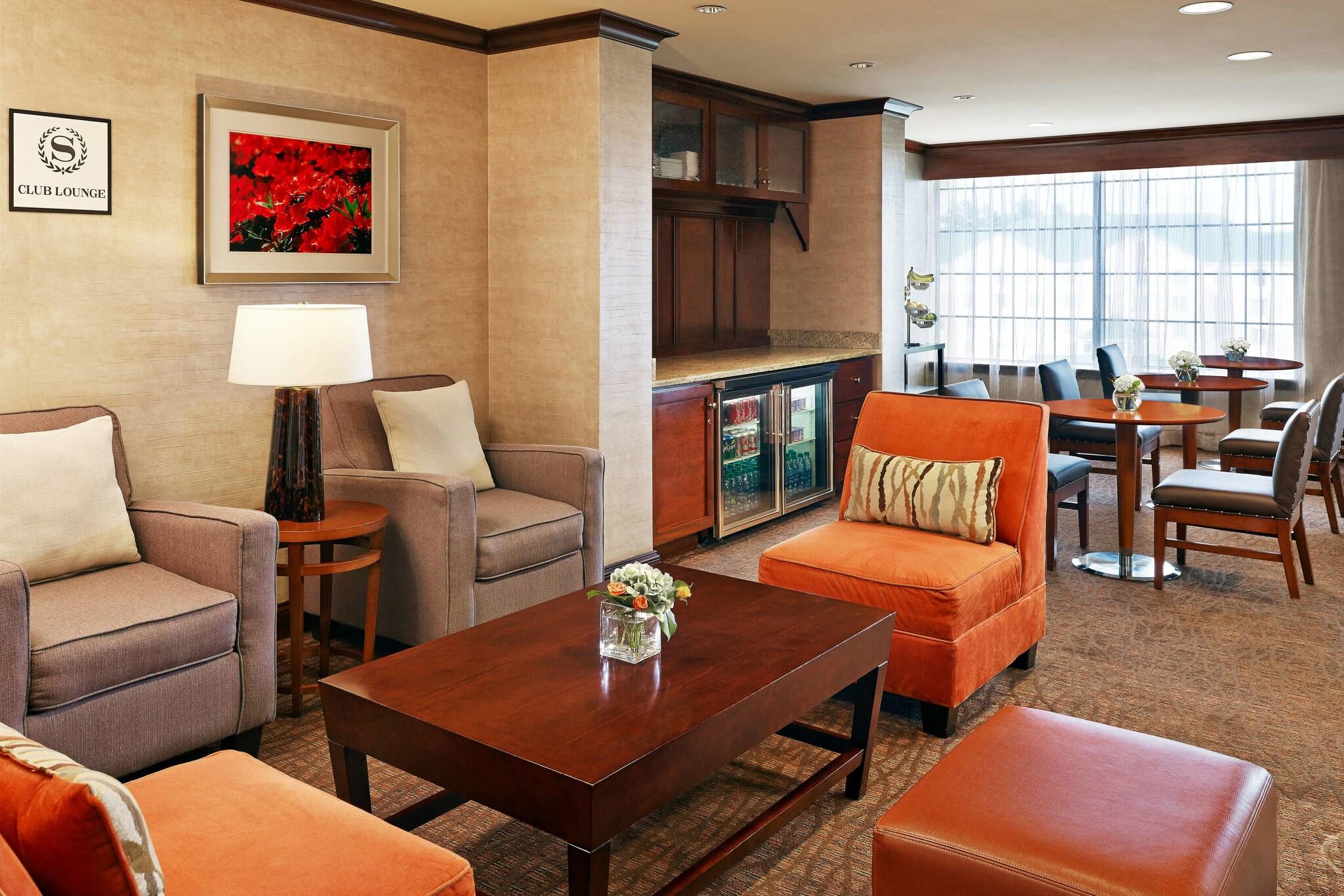 Double Club Two Queen Beds