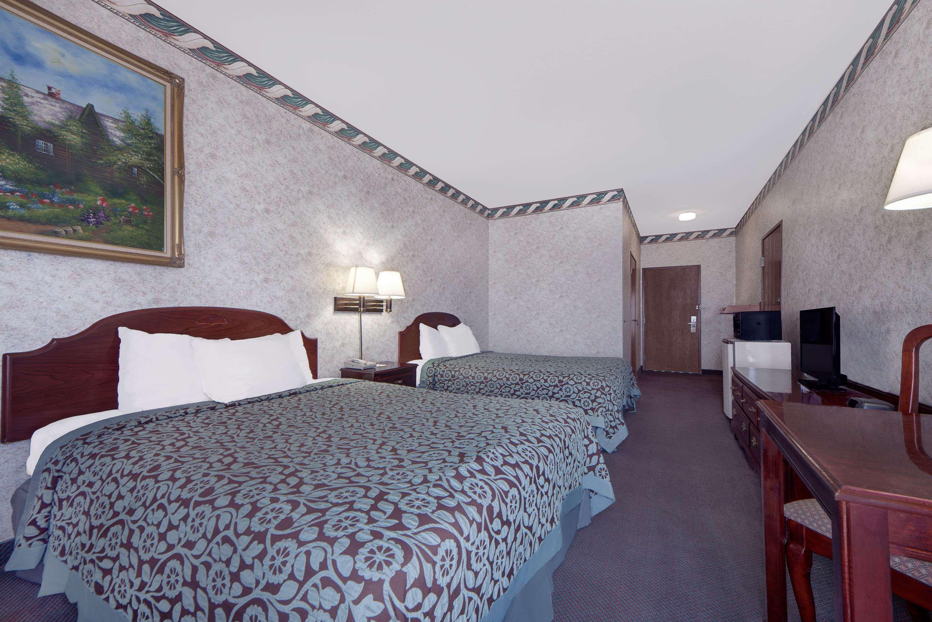 Quadruple Two Queen Beds Non Smoking