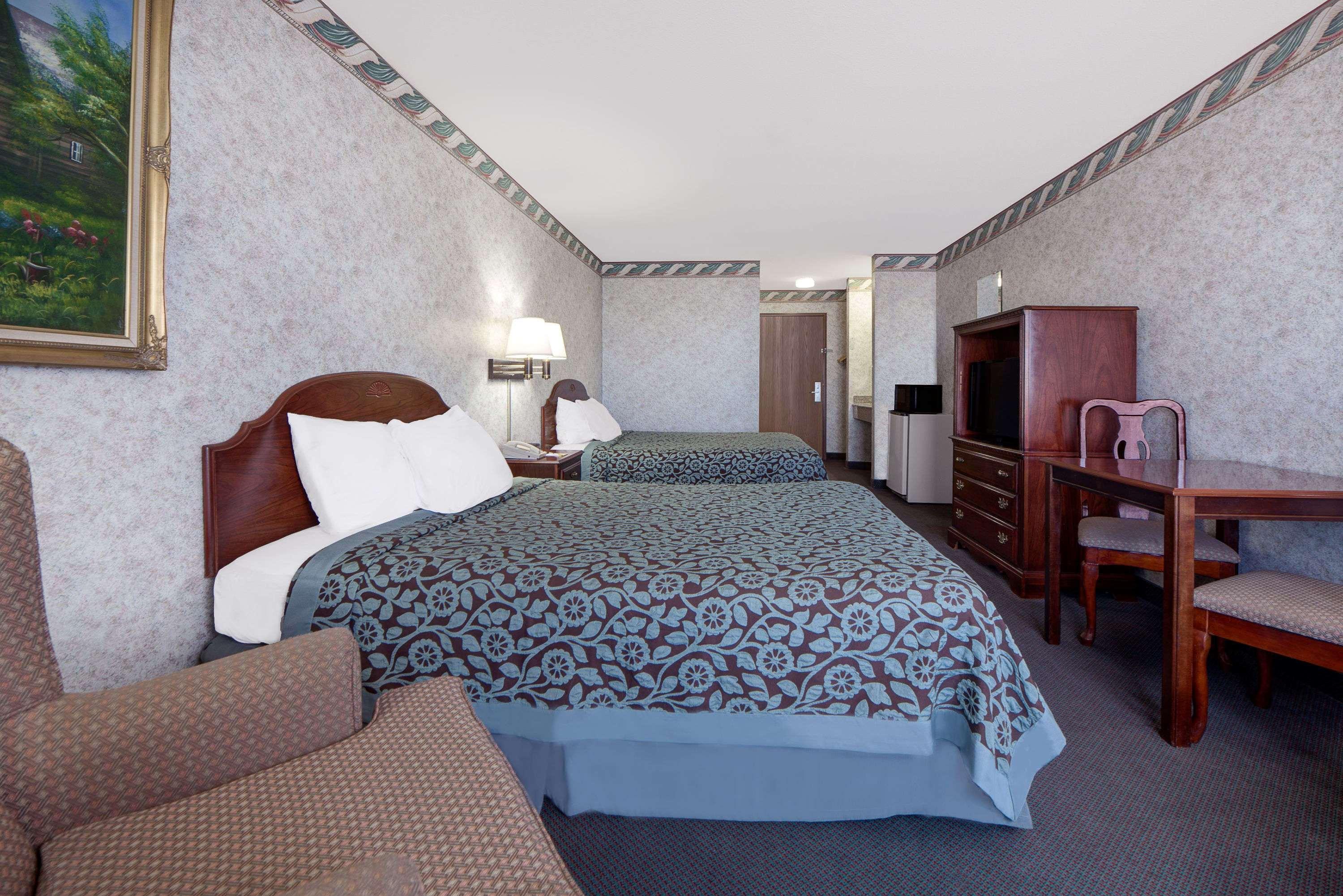 Quadruple Two Queen Beds