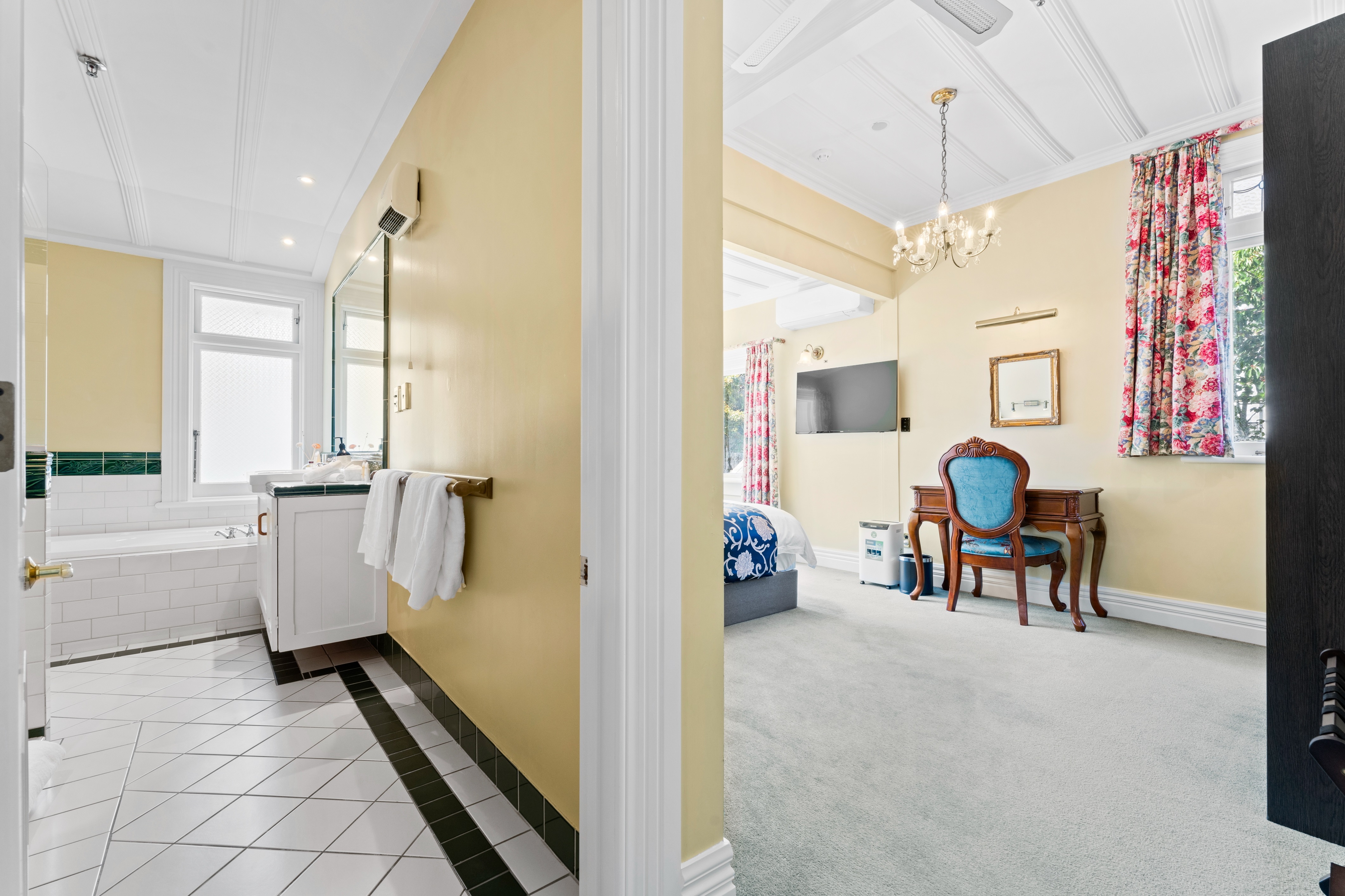 Room King Bed One Bedroom 