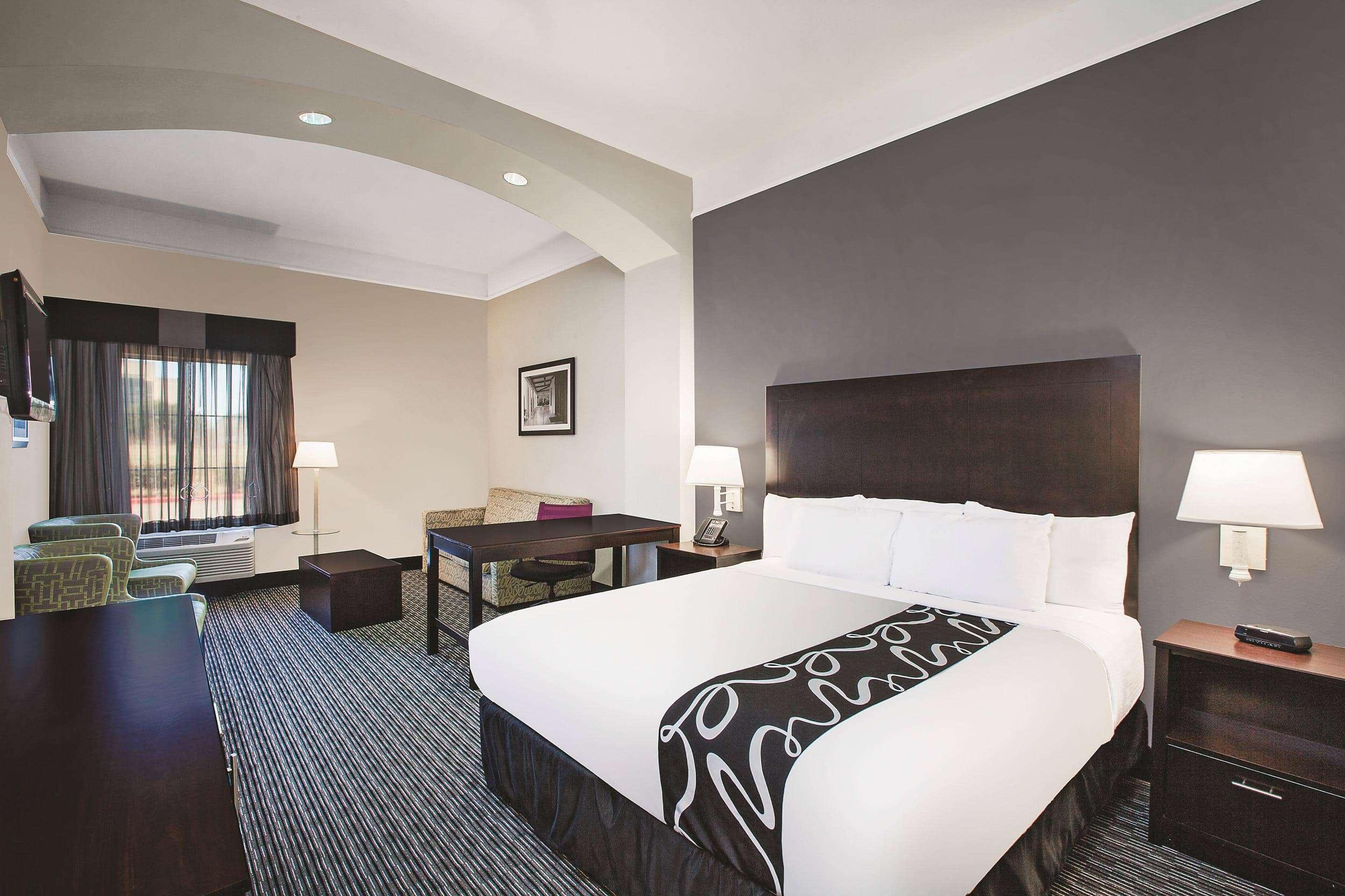 Double Deluxe King Bed