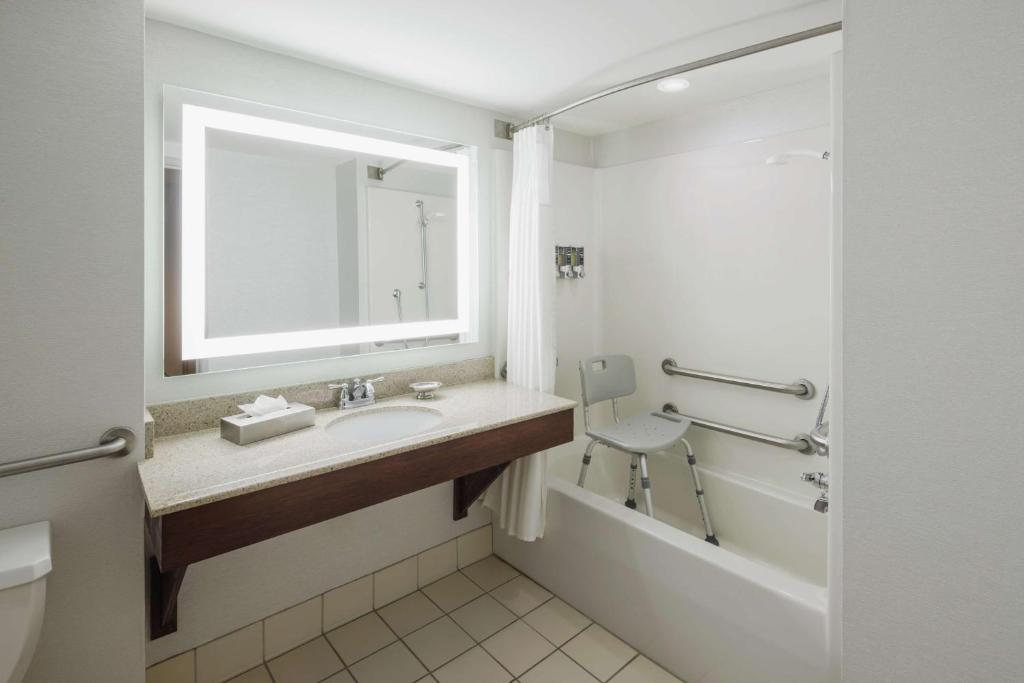 Double Accessible King Size Bed