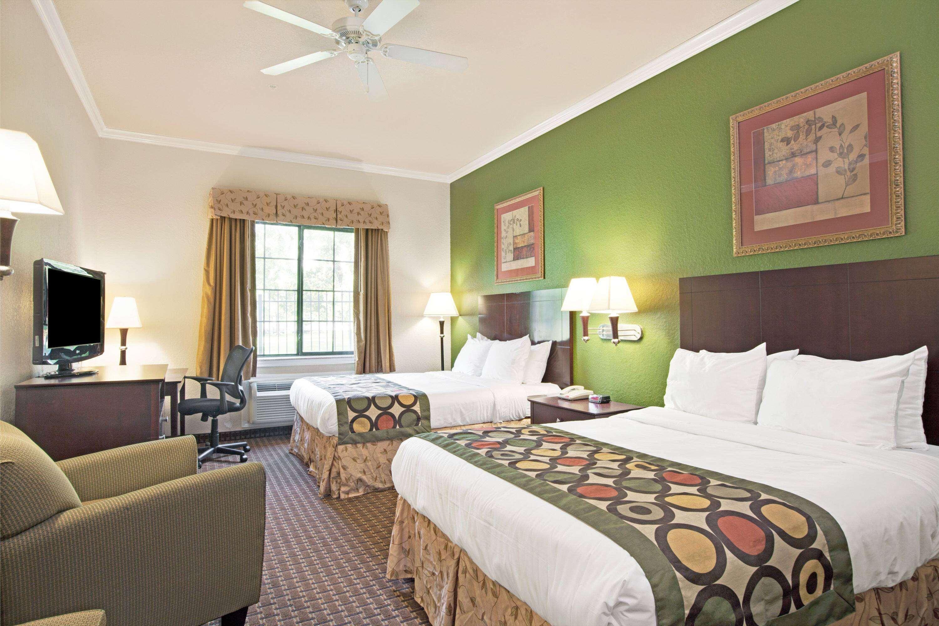 Quadruple Two Queen Beds Non Smoking