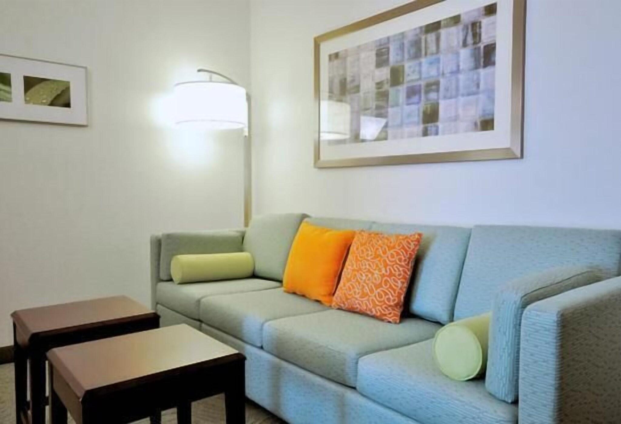 Studio Accessible King Size Bed