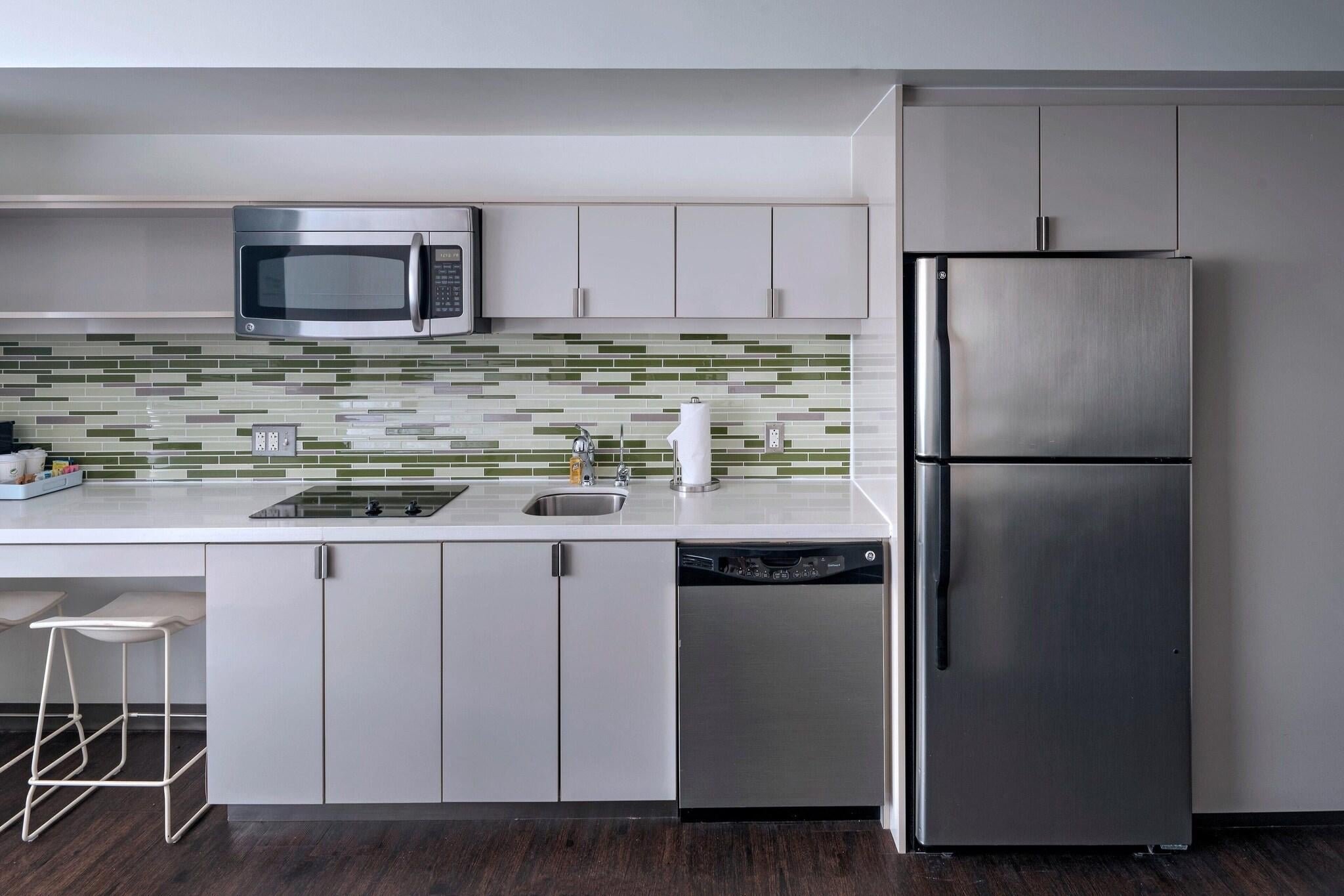 Studio Two Queen Beds