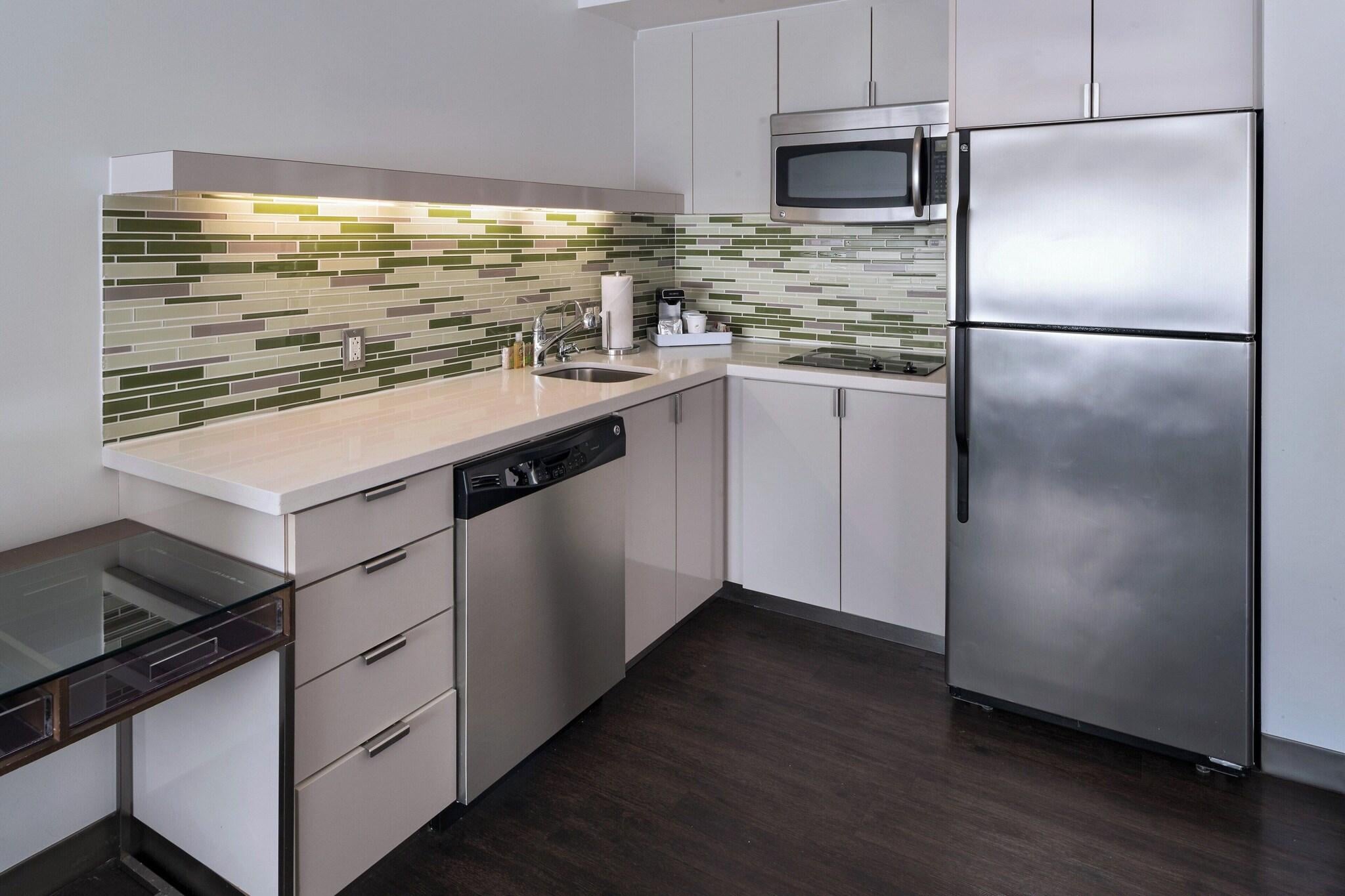 Studio Two Queen Beds