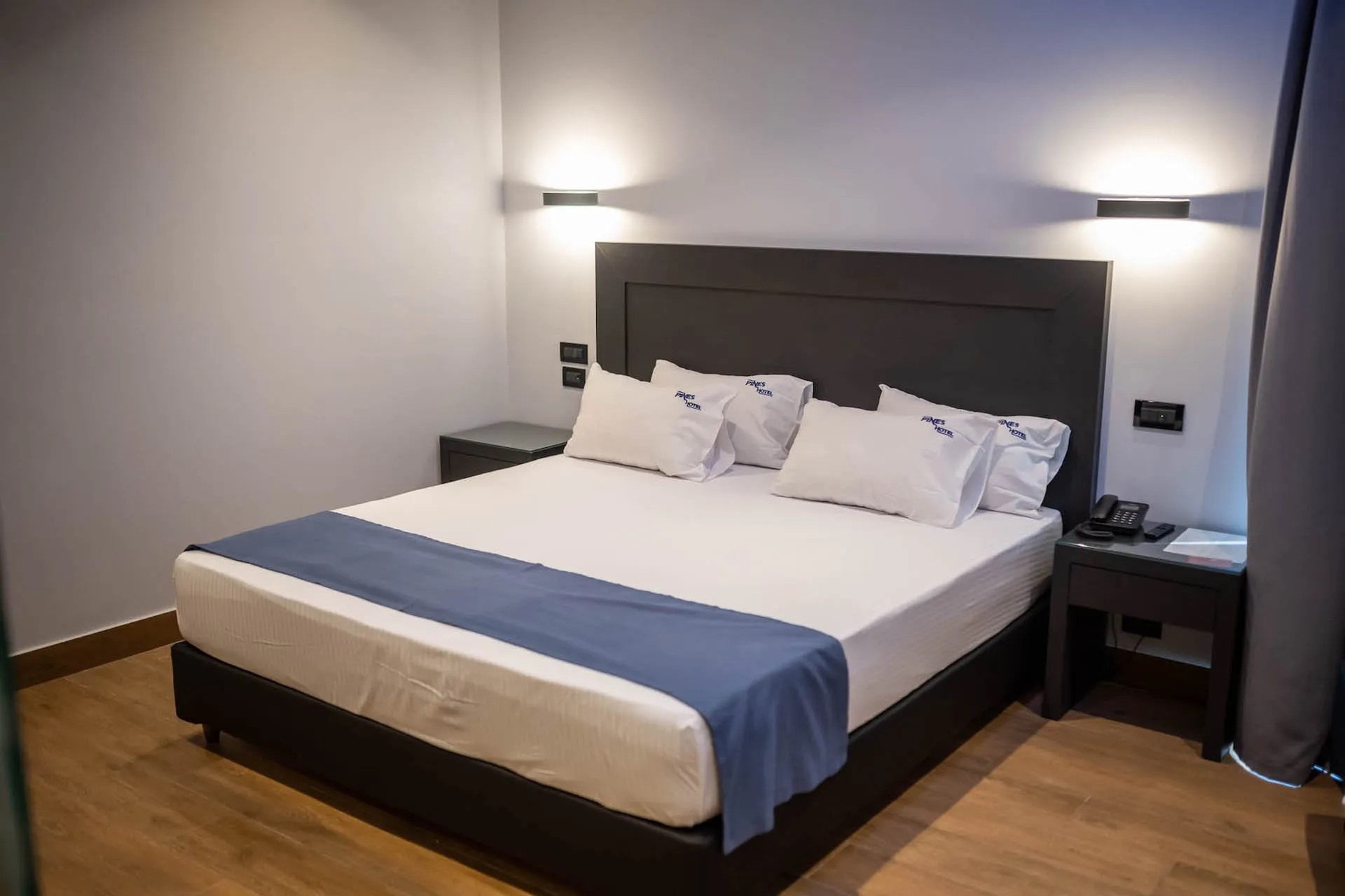 Double Deluxe One Bed