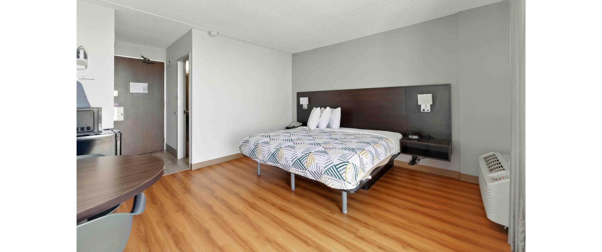 Room Accessible King Size Bed