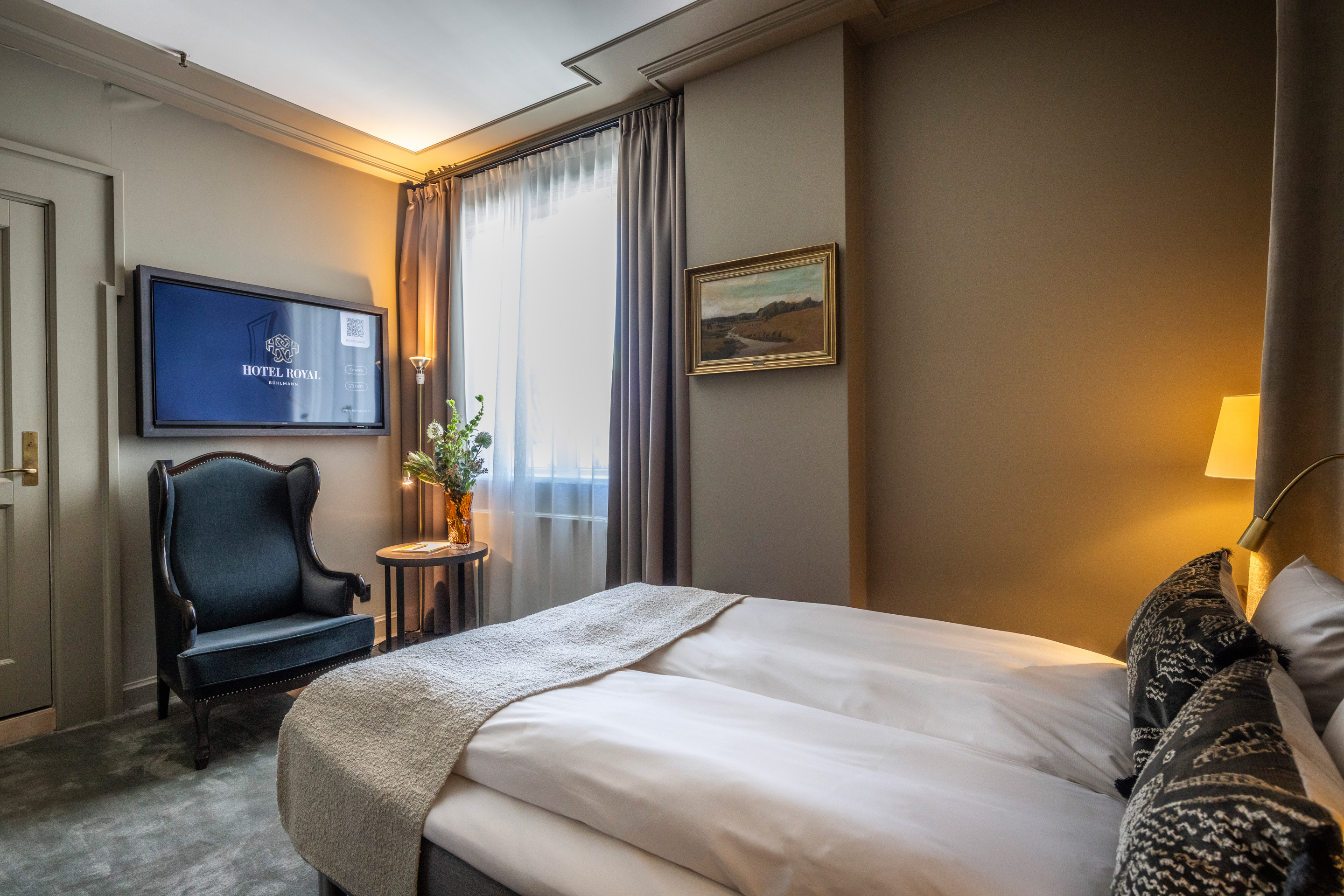 Double Queen Size Bed